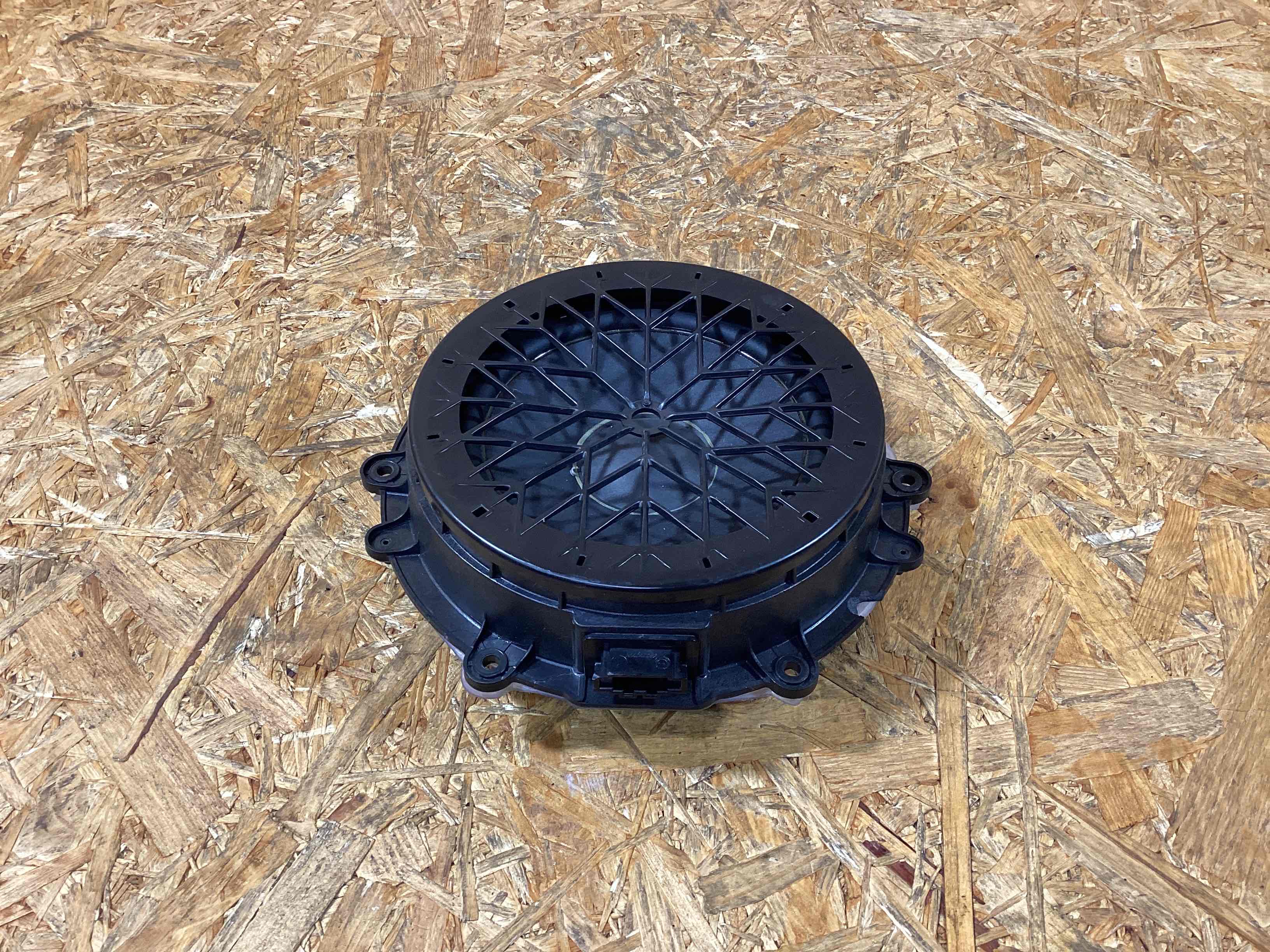 Динамик Porsche Macan 091225-112