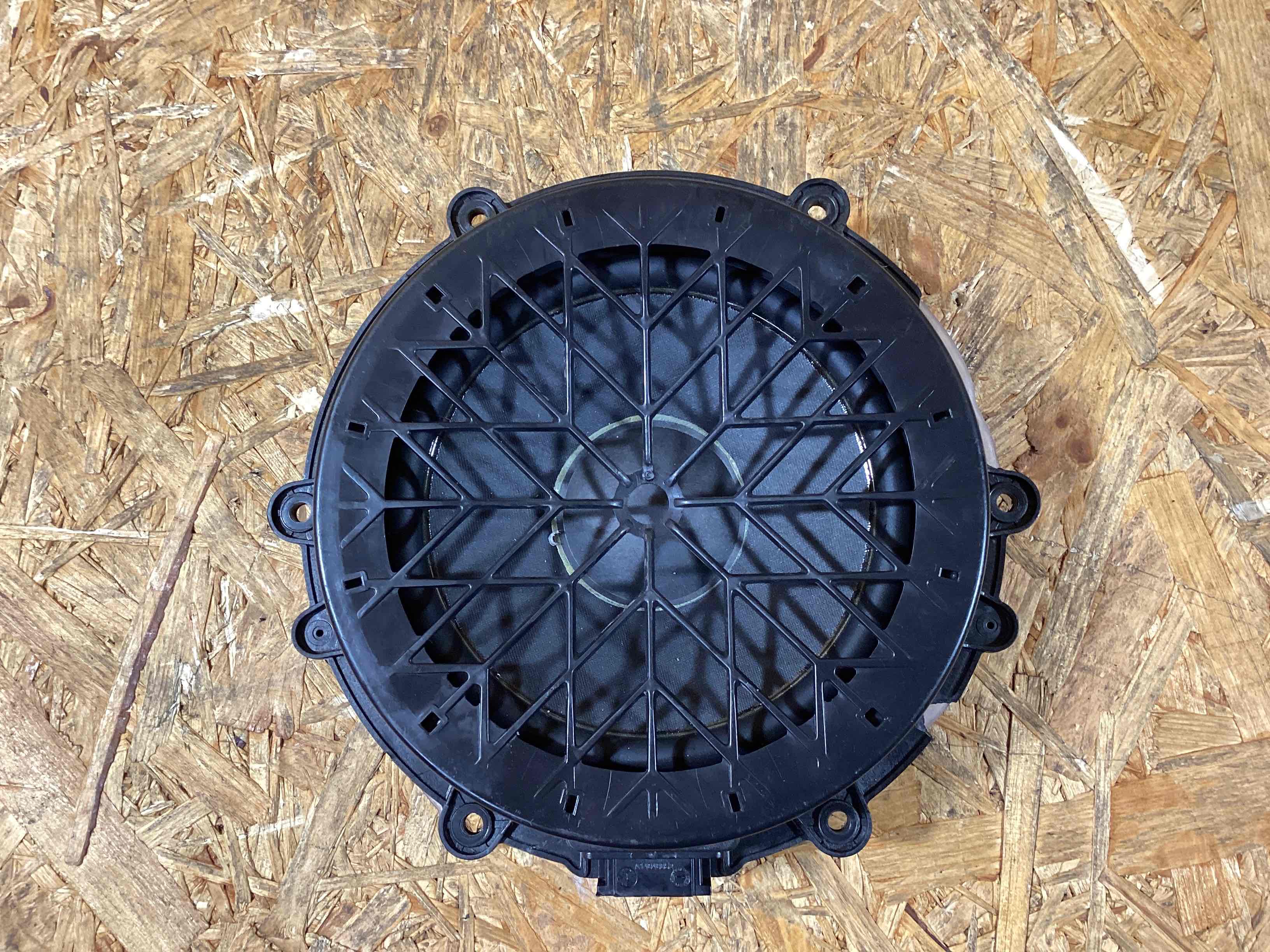 Динамик Porsche Macan 091225-112