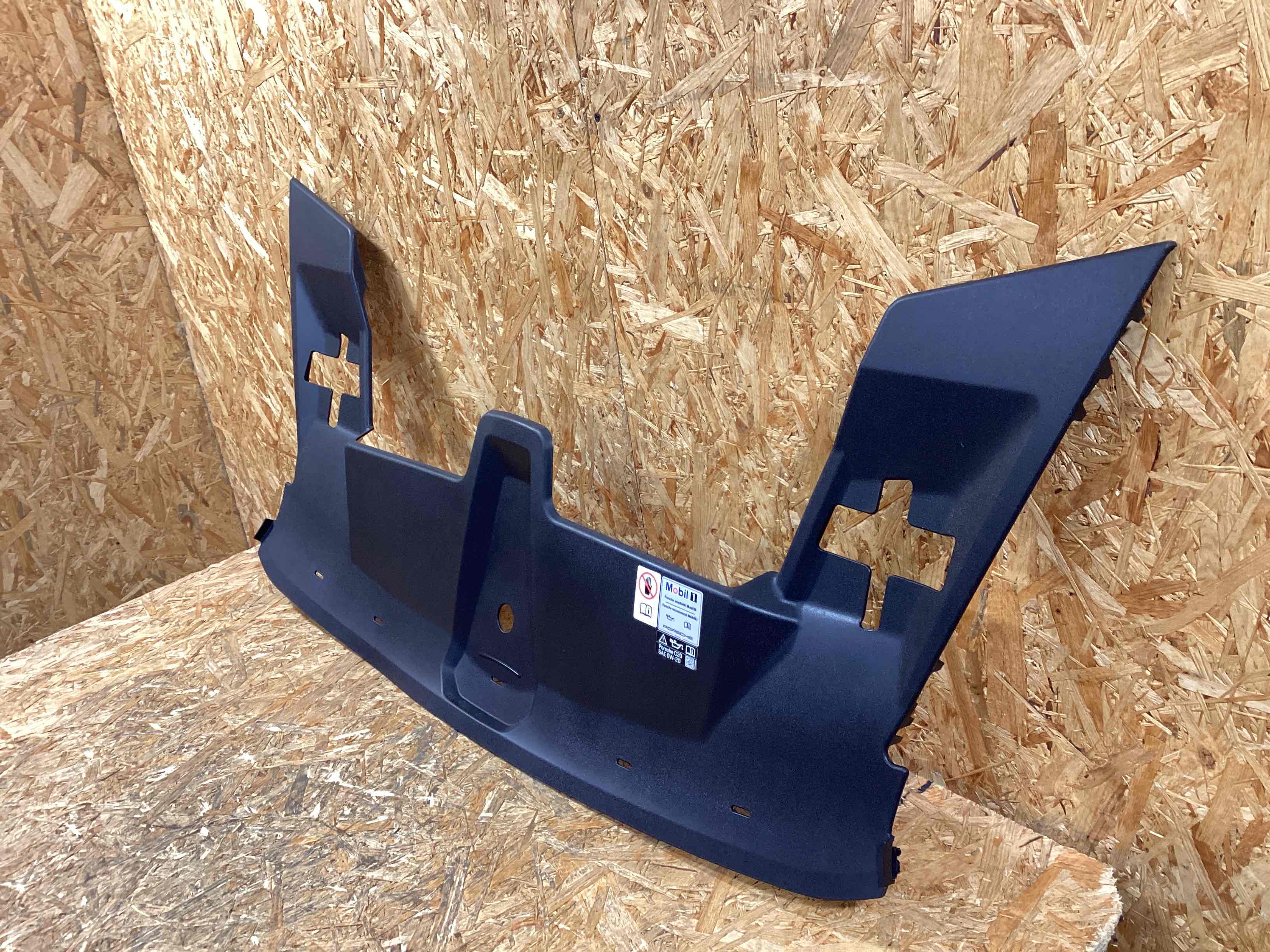 Пластик моторного отсека Porsche Cayenne 100226-102