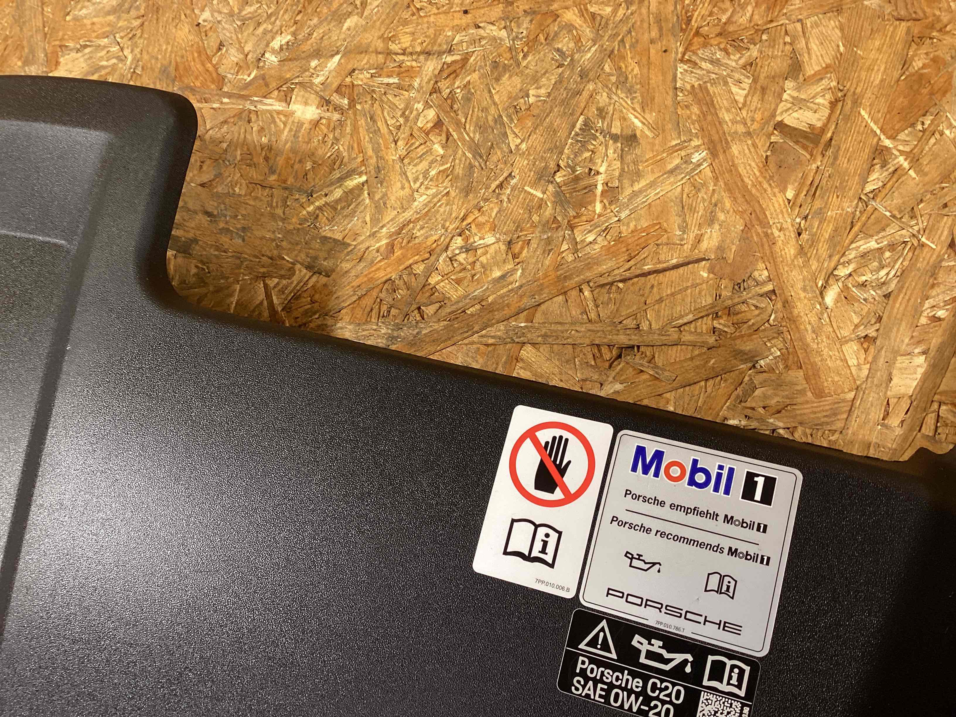 Пластик моторного отсека Porsche Cayenne 100226-102