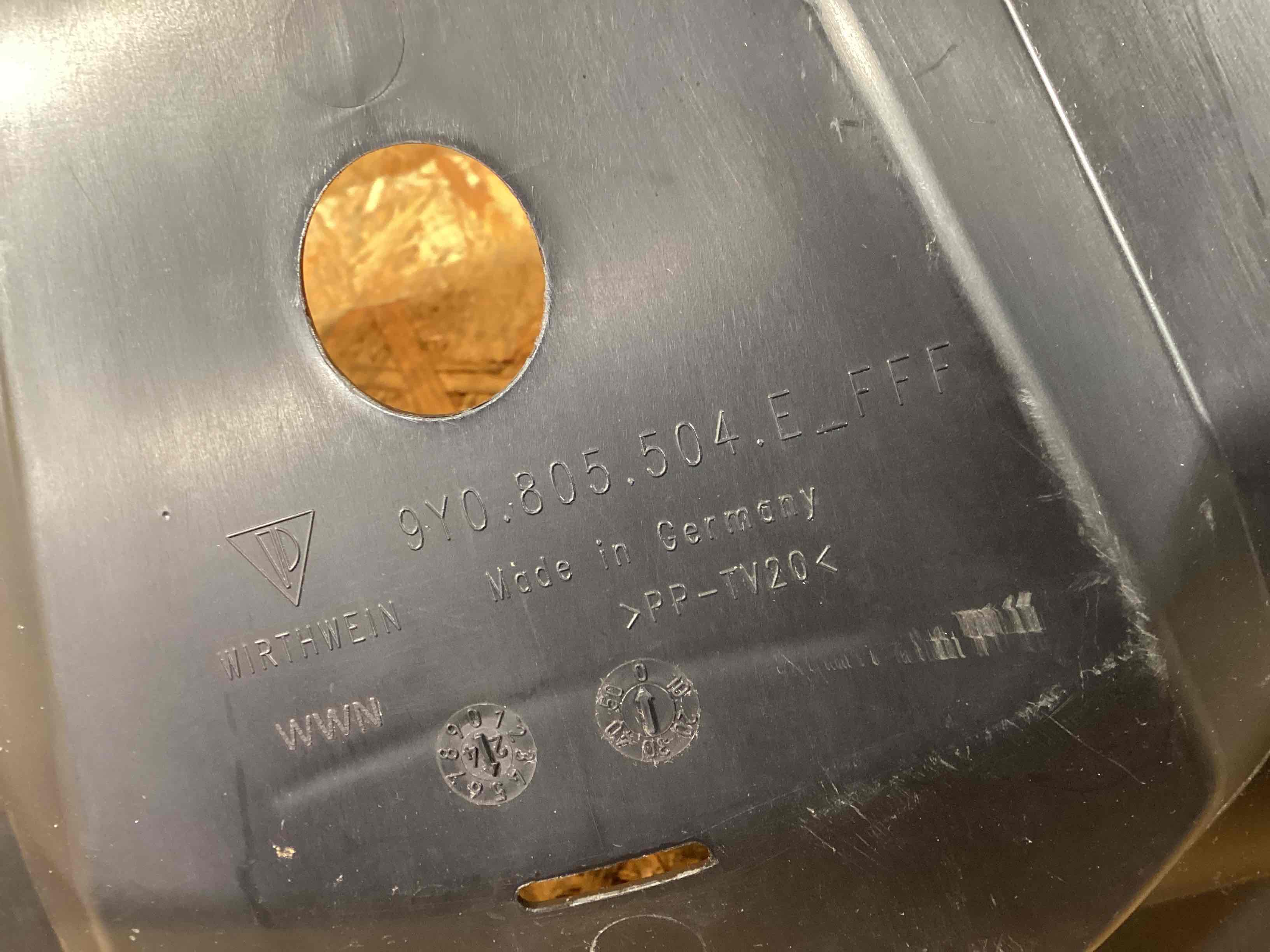 Пластик моторного отсека Porsche Cayenne 100226-102