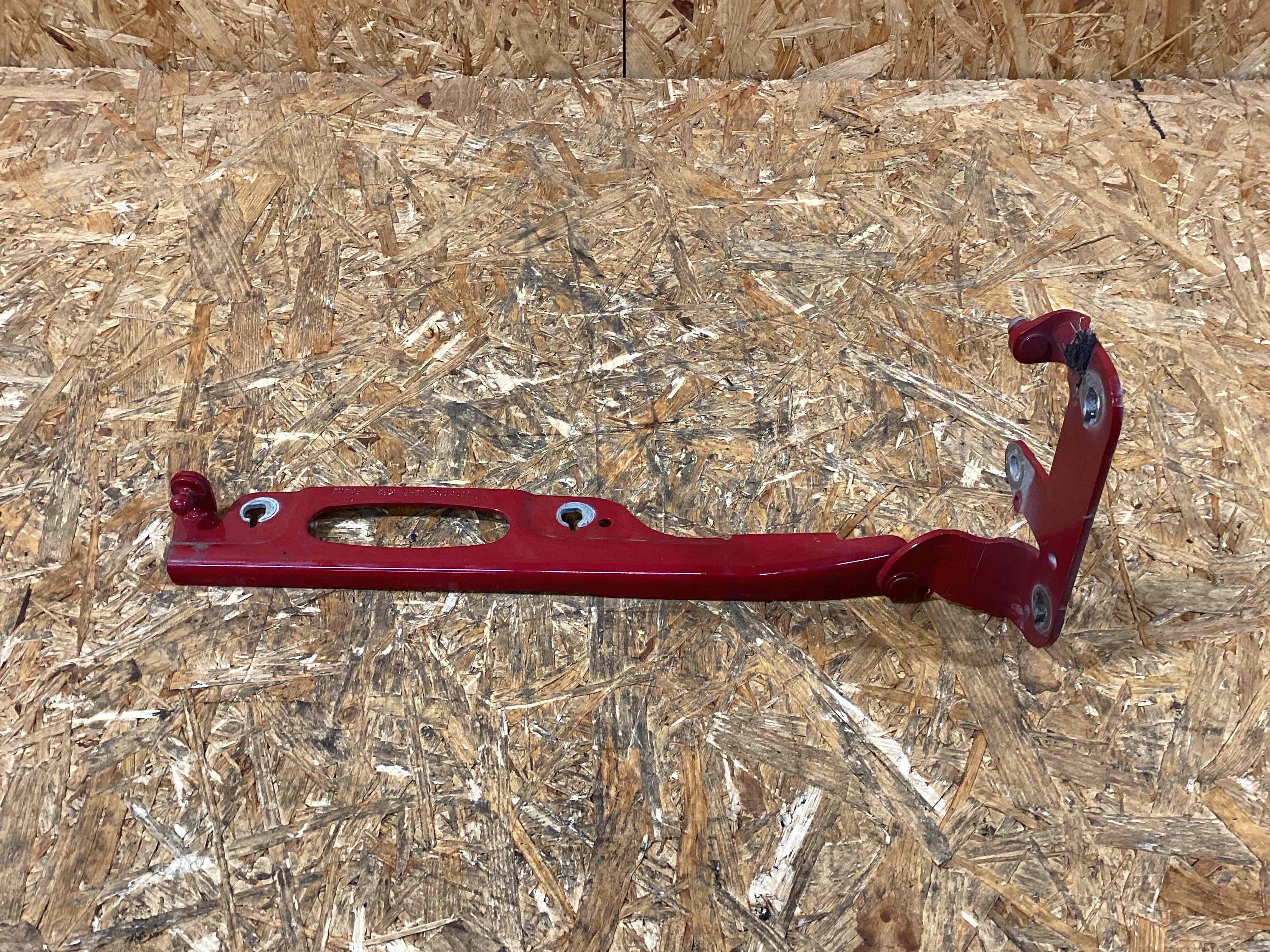 Петля (кронштейн) капота Porsche 911 100226-107