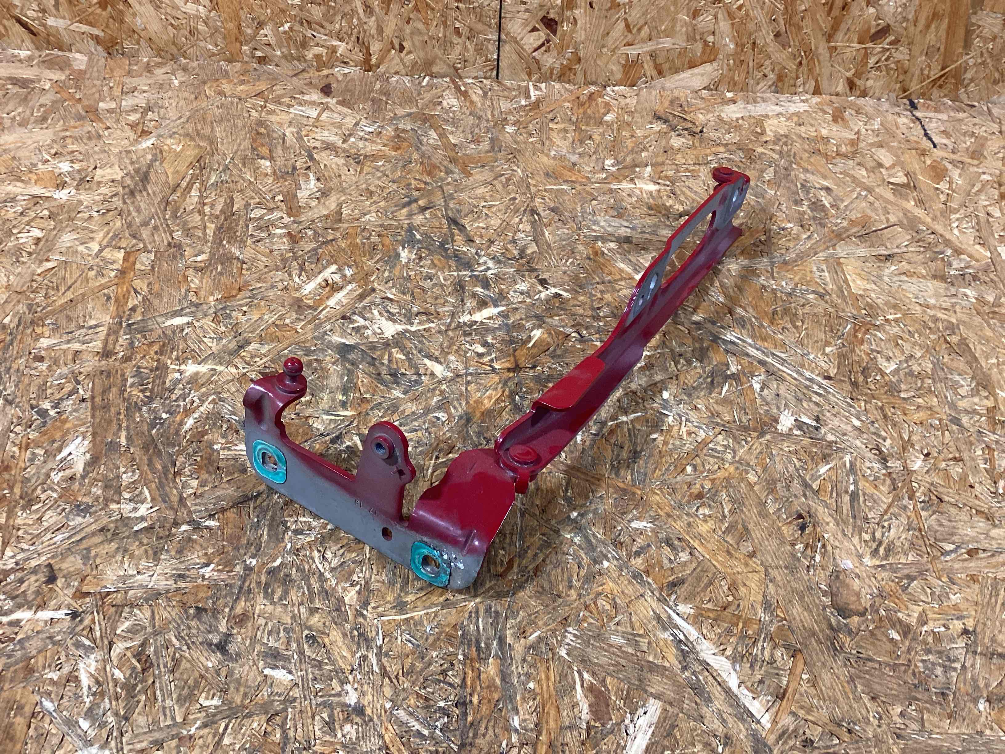 Петля (кронштейн) капота Porsche 911 100226-107