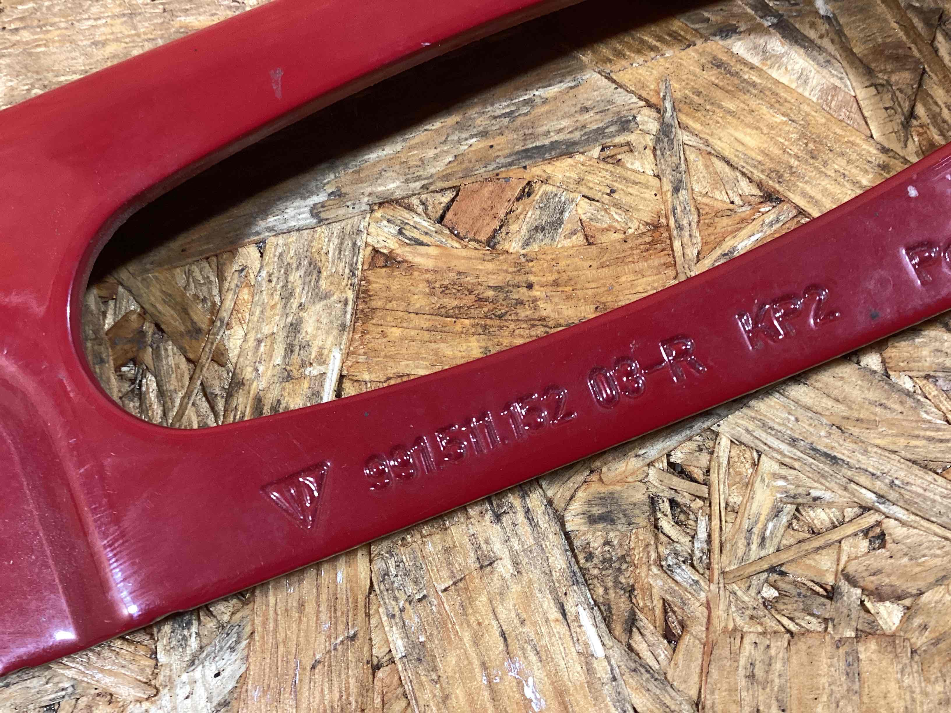 Петля (кронштейн) капота Porsche 911 100226-107