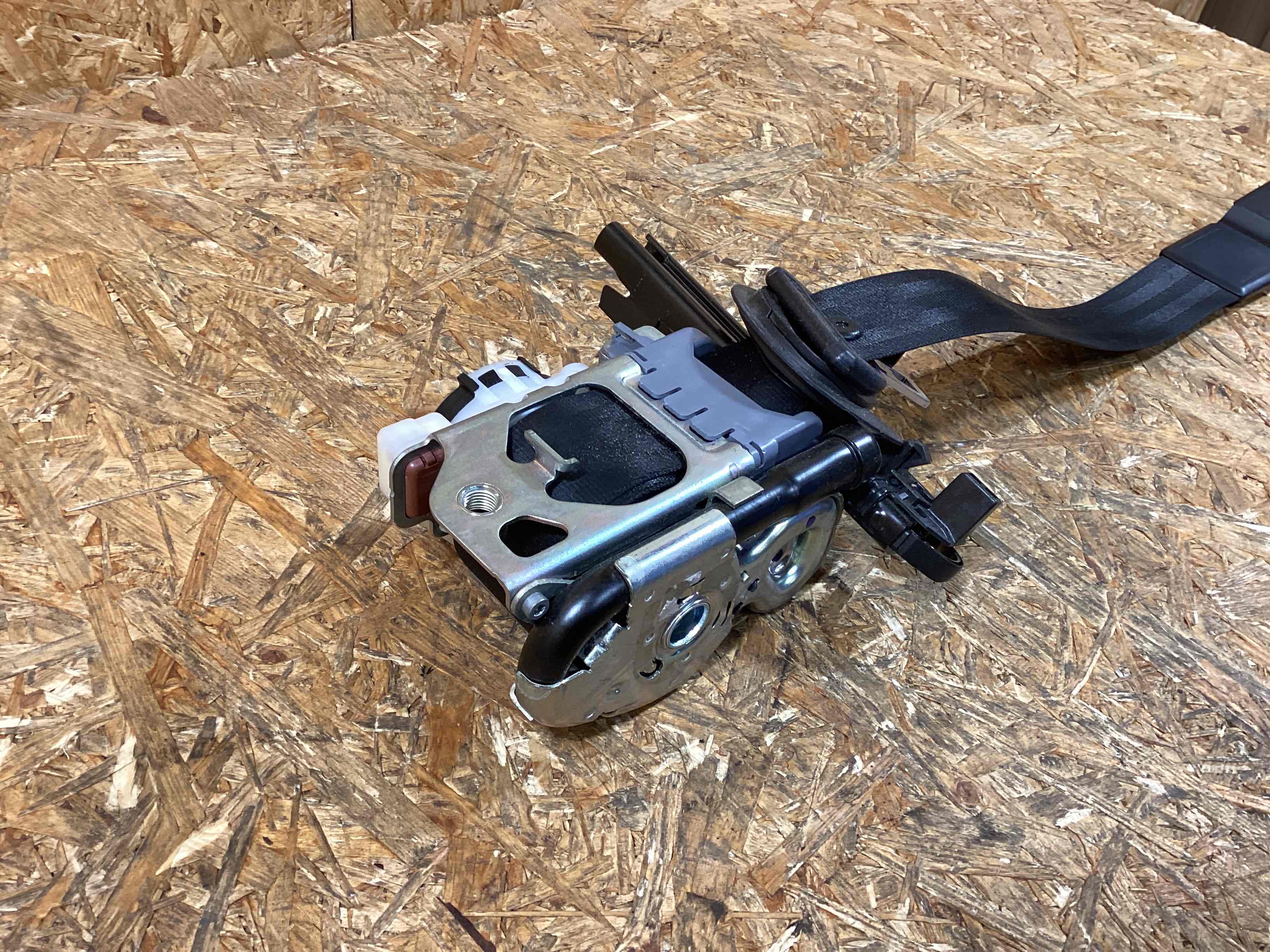 Ремень безопасности Porsche Macan 100226-109