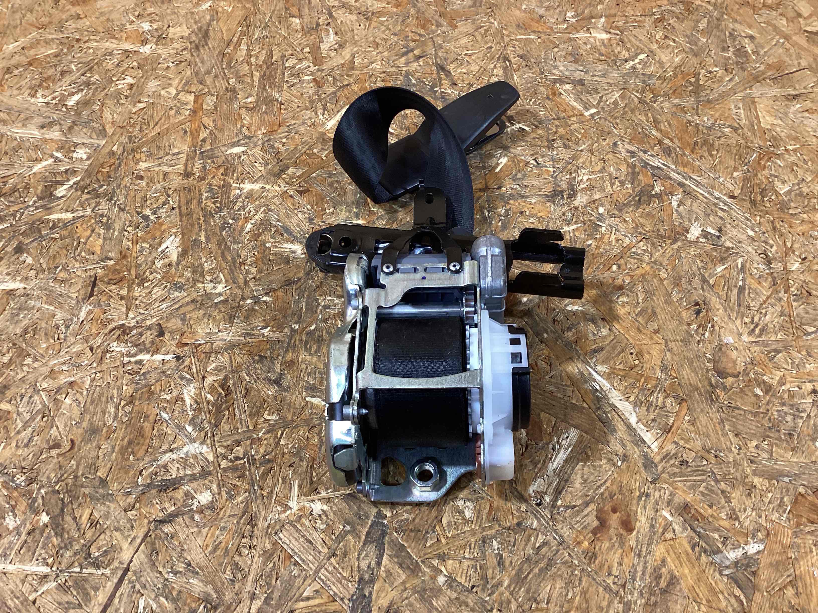 Ремень безопасности Porsche Macan 100226-109