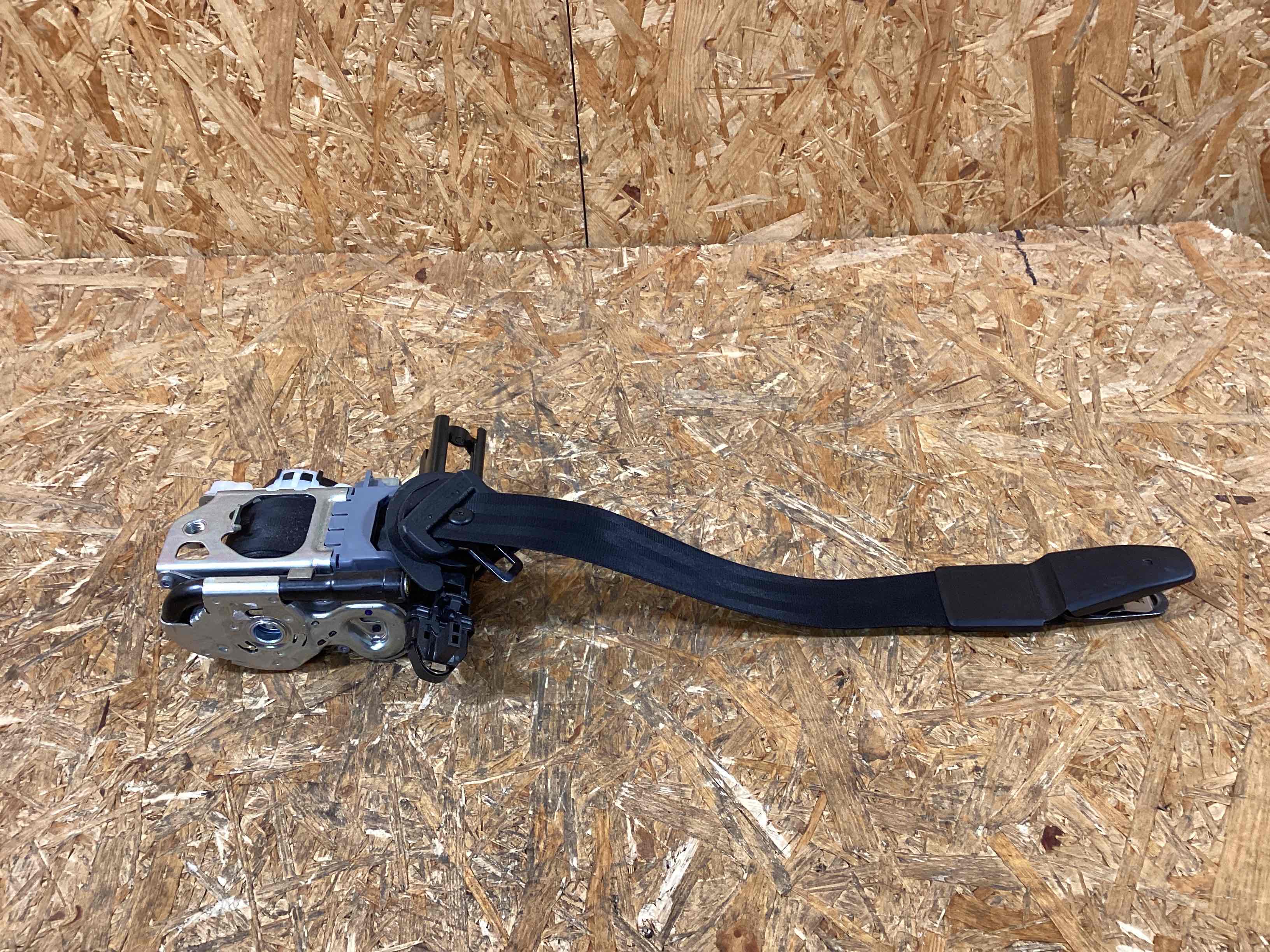 Ремень безопасности Porsche Macan 100226-109