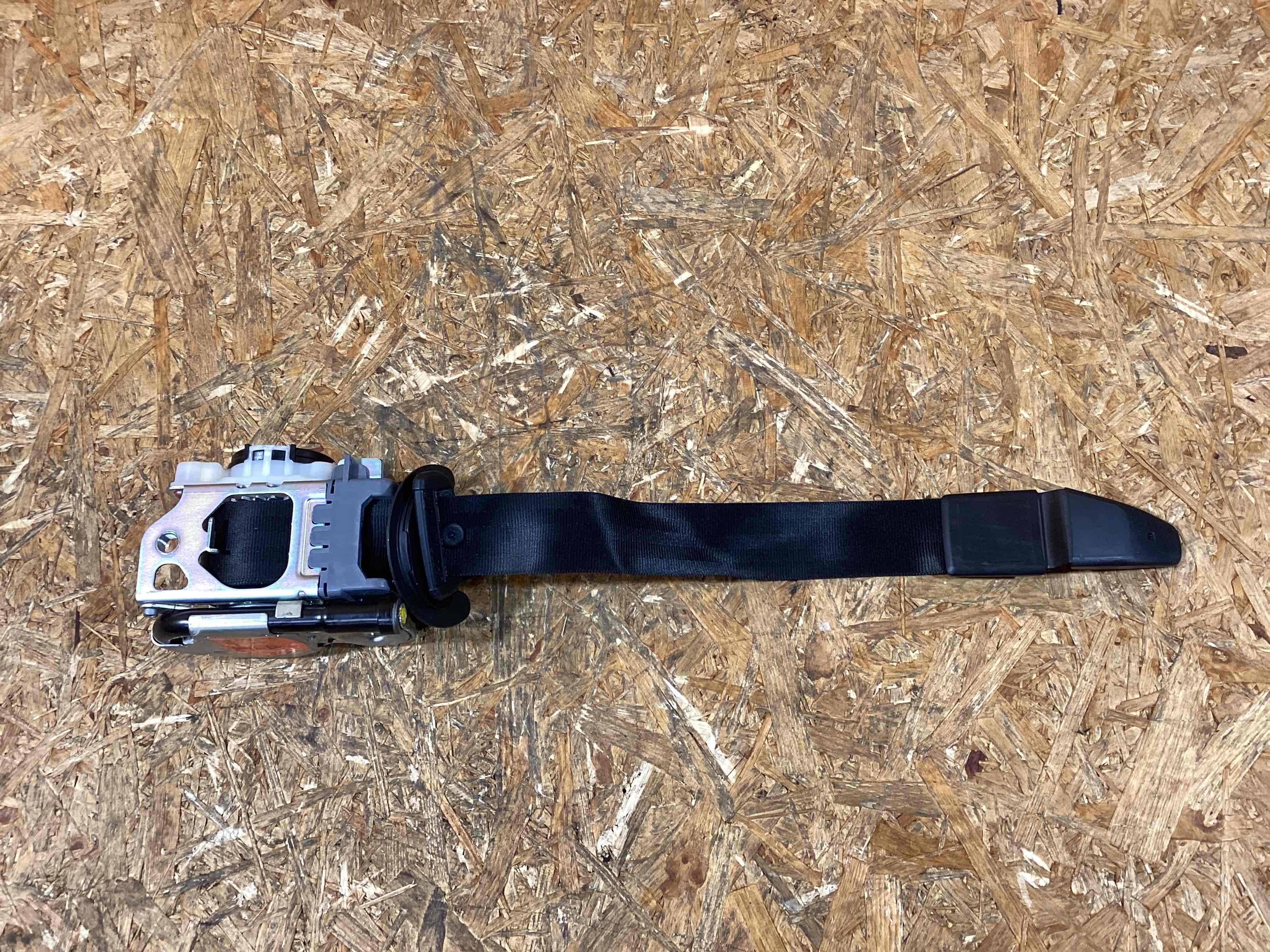 Ремень безопасности Porsche Macan 100226-110