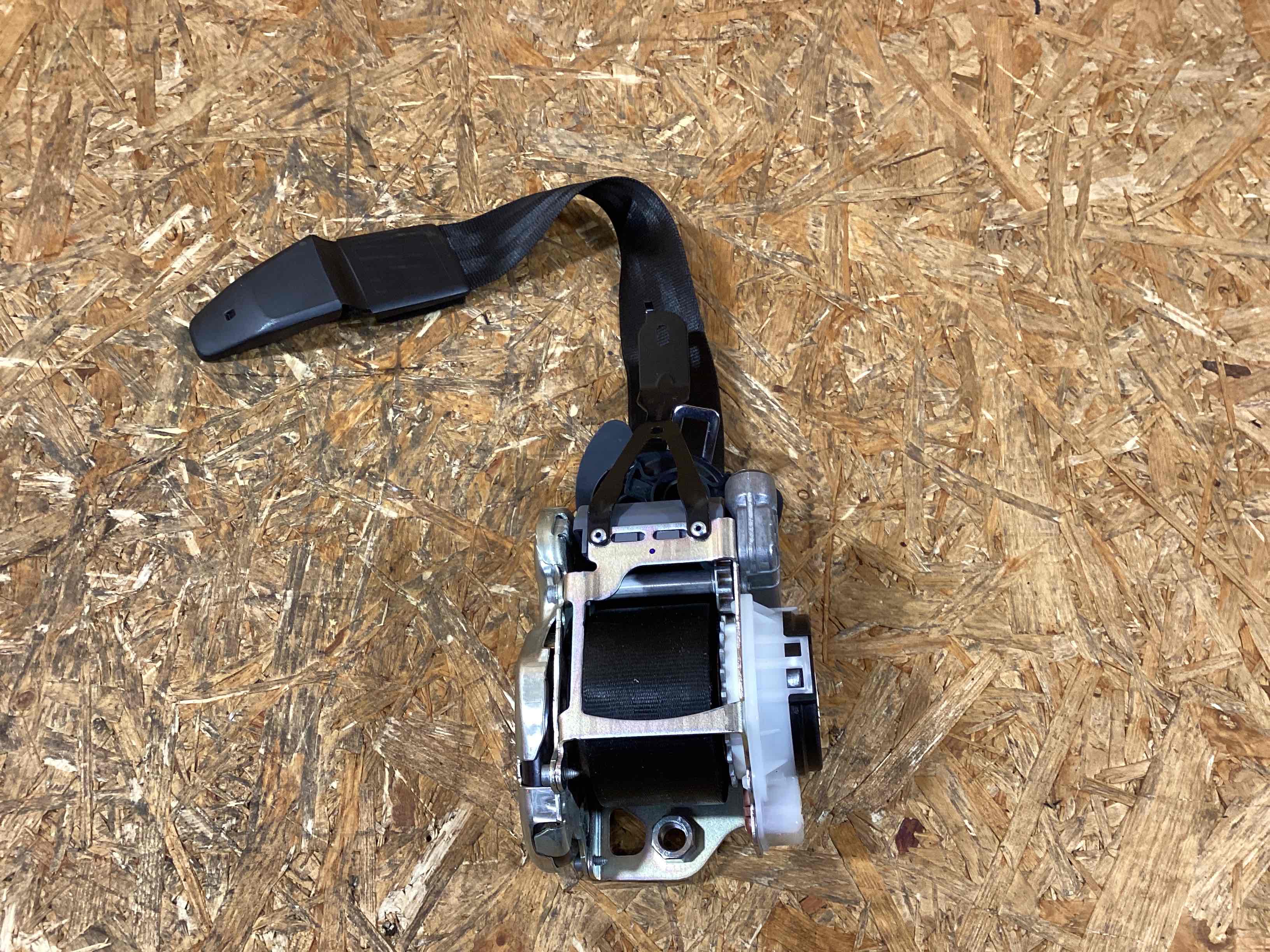 Ремень безопасности Porsche Macan 100226-110