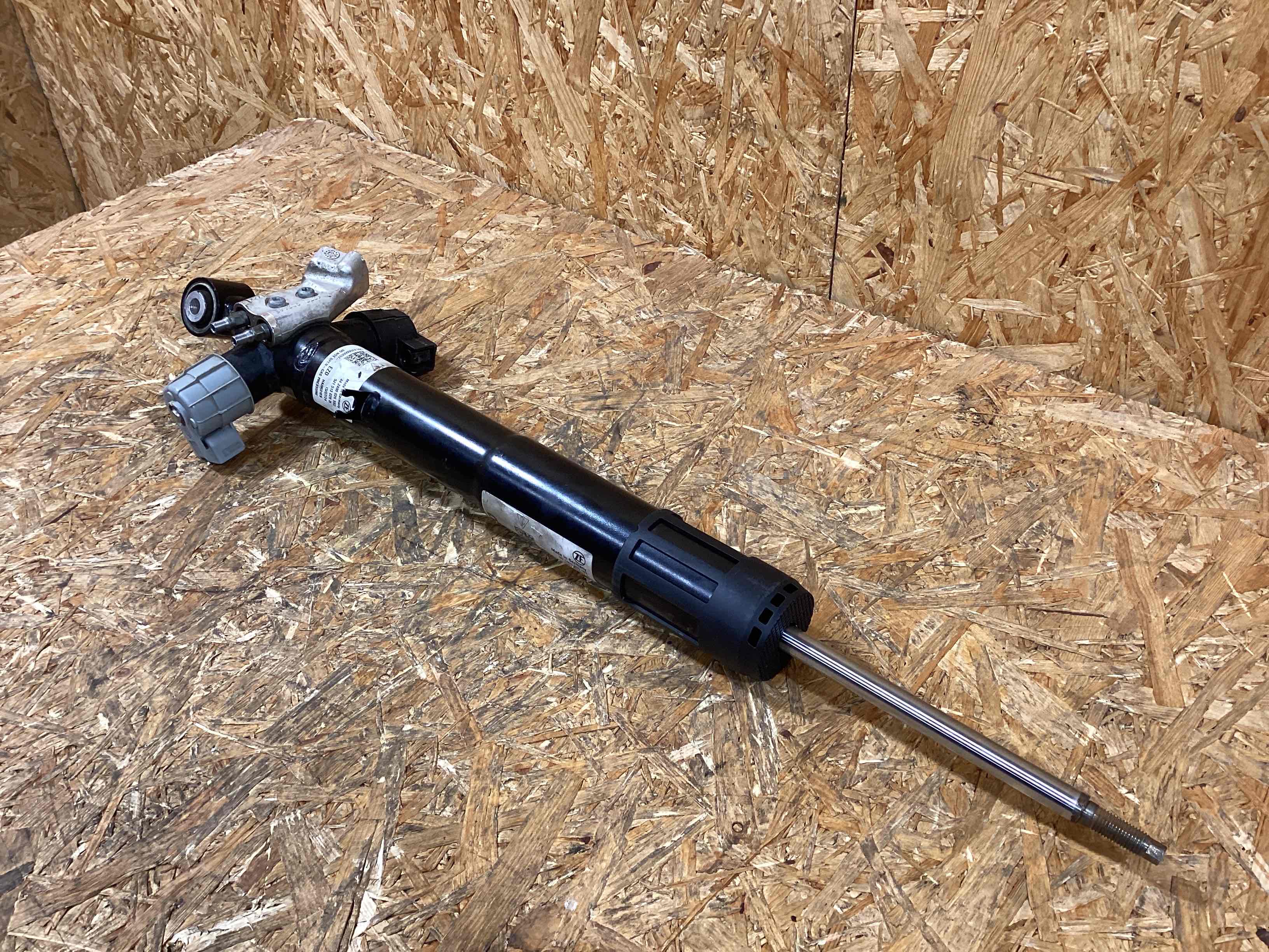 Амортизатор задний правый Porsche Taycan 100226-116