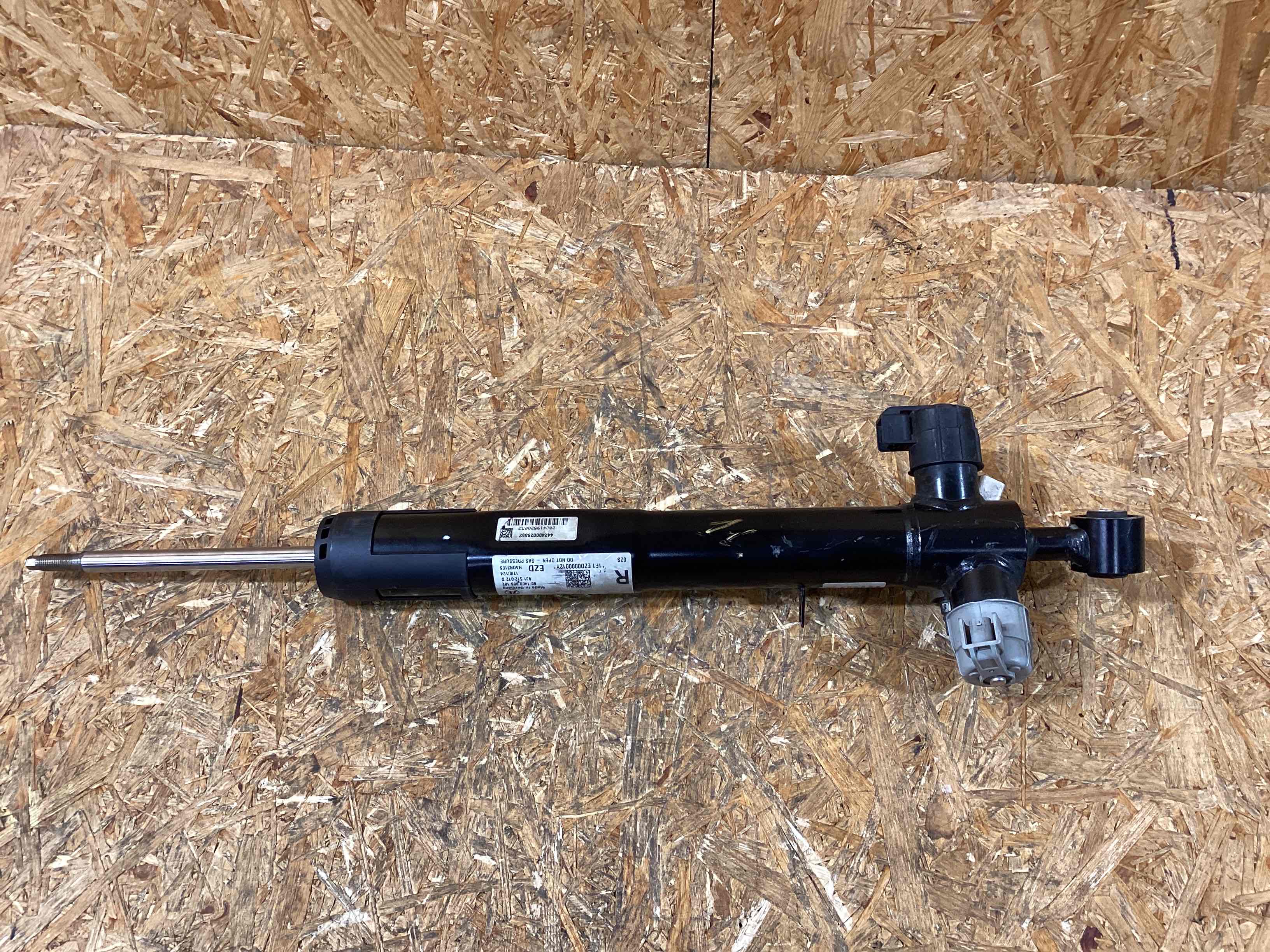 Амортизатор задний правый Porsche Taycan 100226-116