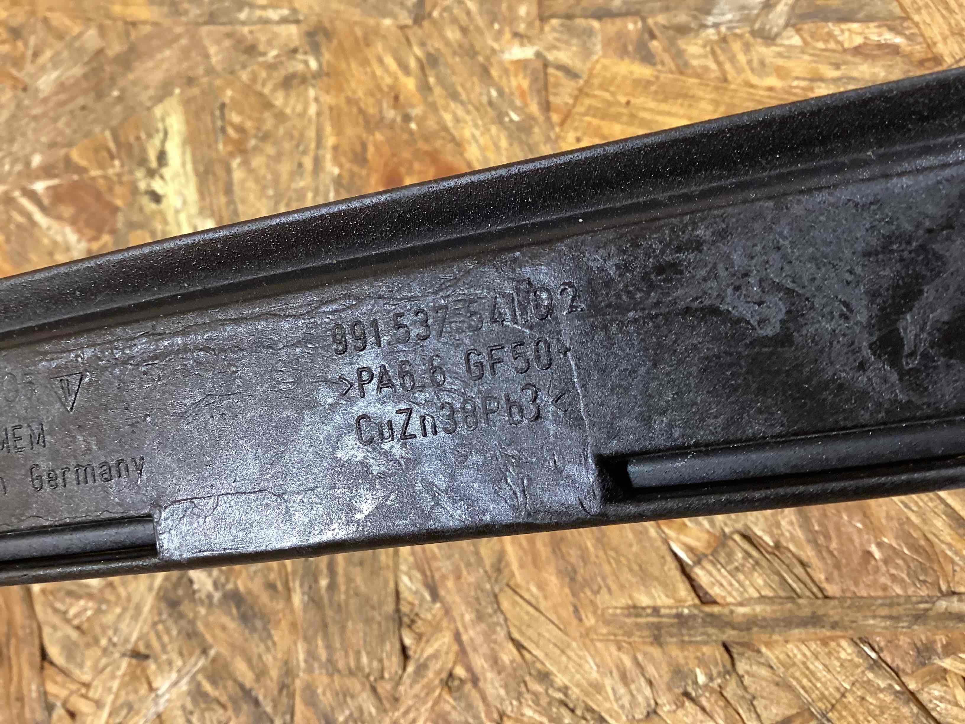 Молдинг двери передней левой Porsche 911 100326-108