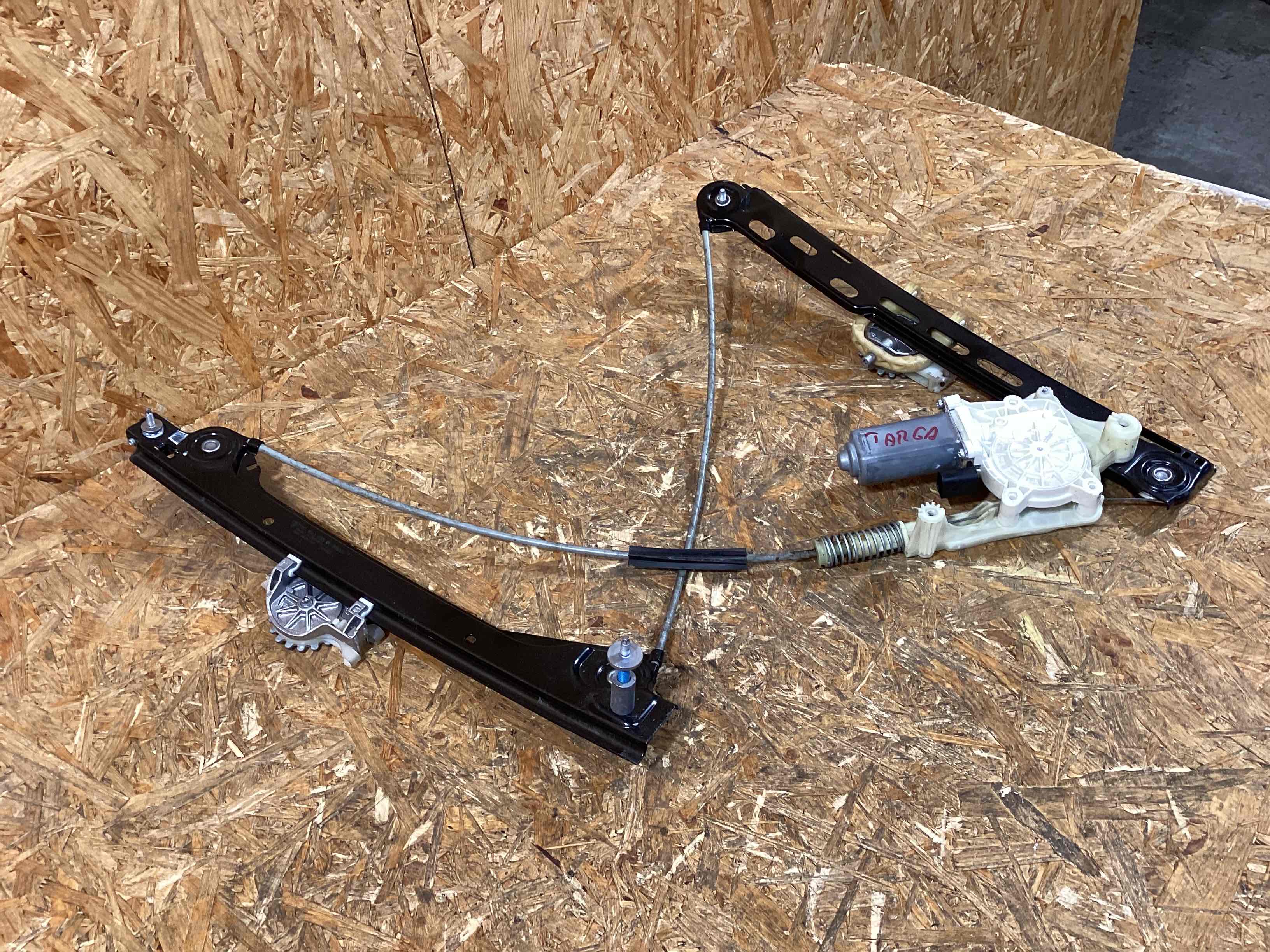 Стеклоподъемник передний левый Porsche 911 100326-113