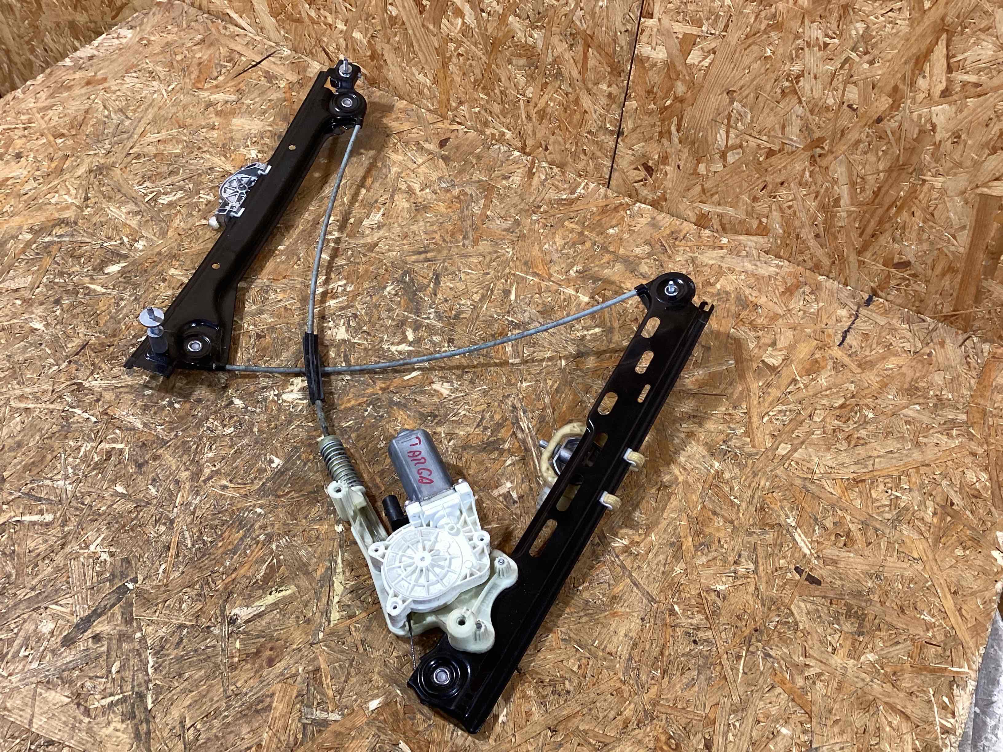 Стеклоподъемник передний левый Porsche 911 100326-113