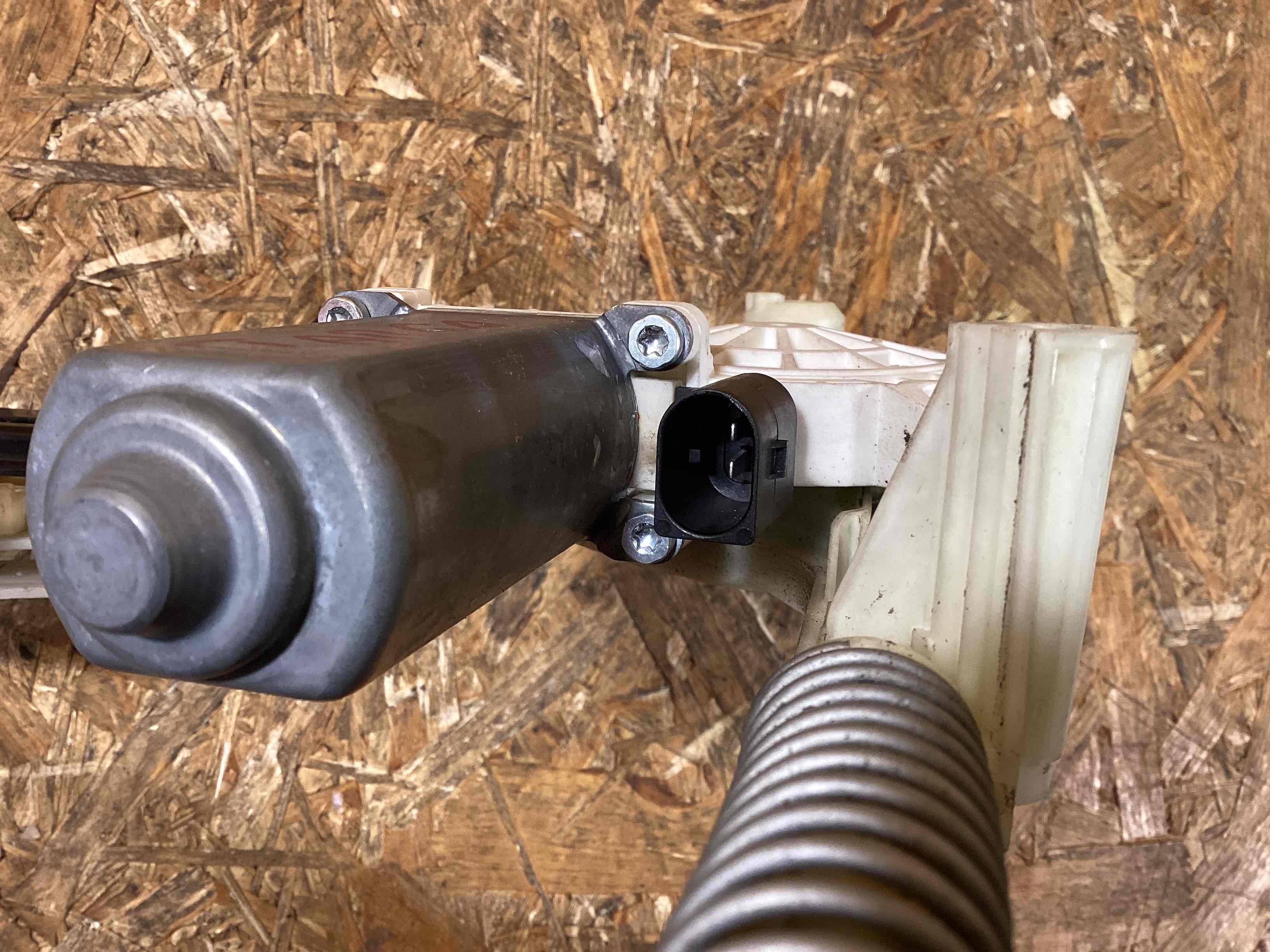 Стеклоподъемник передний левый Porsche 911 100326-113