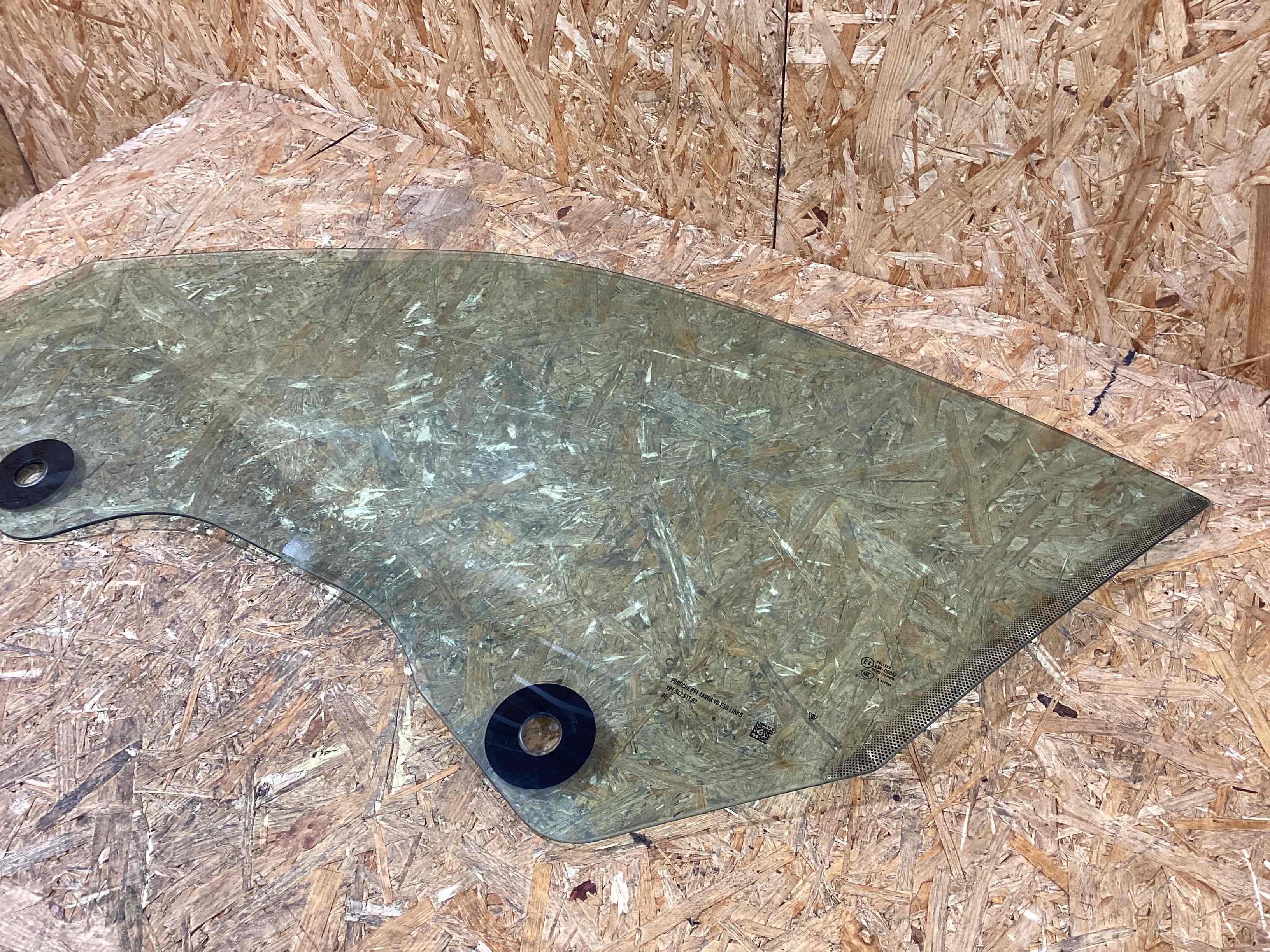 Стекло двери Porsche 911 100326-114