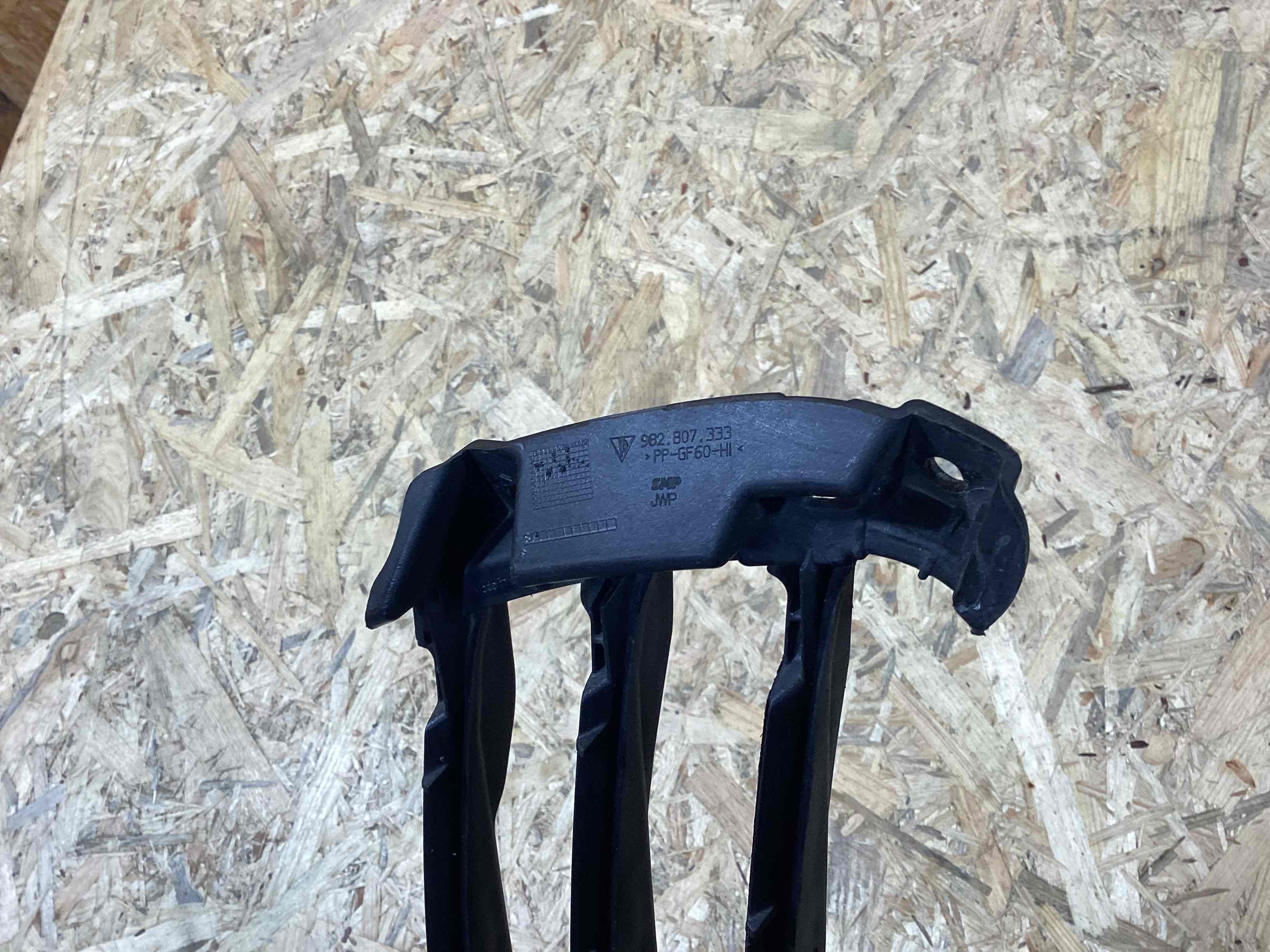 Заглушка, вставка (решетка) в бампер Porsche Boxster 718 100426-103