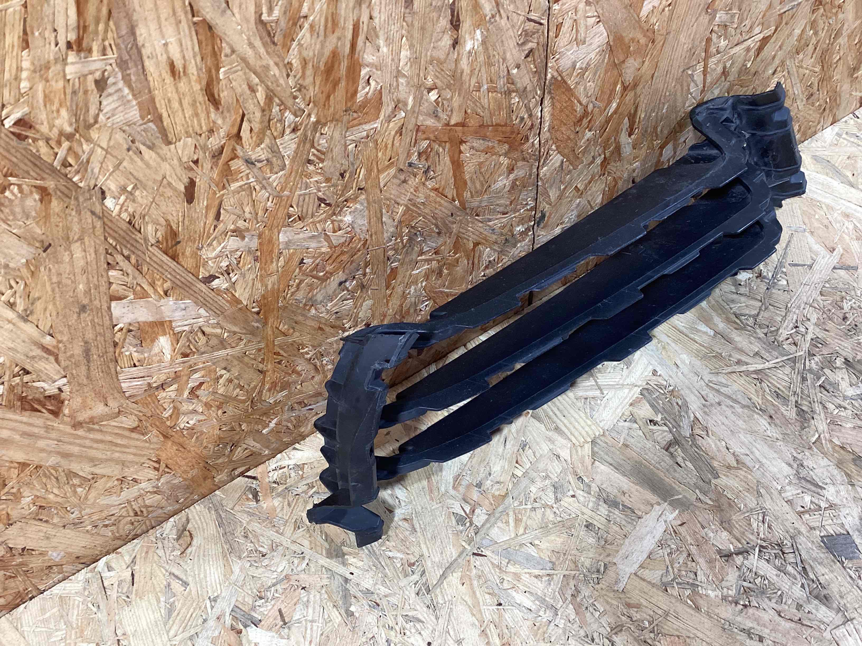 Заглушка, вставка (решетка) в бампер Porsche Panamera 100426-104