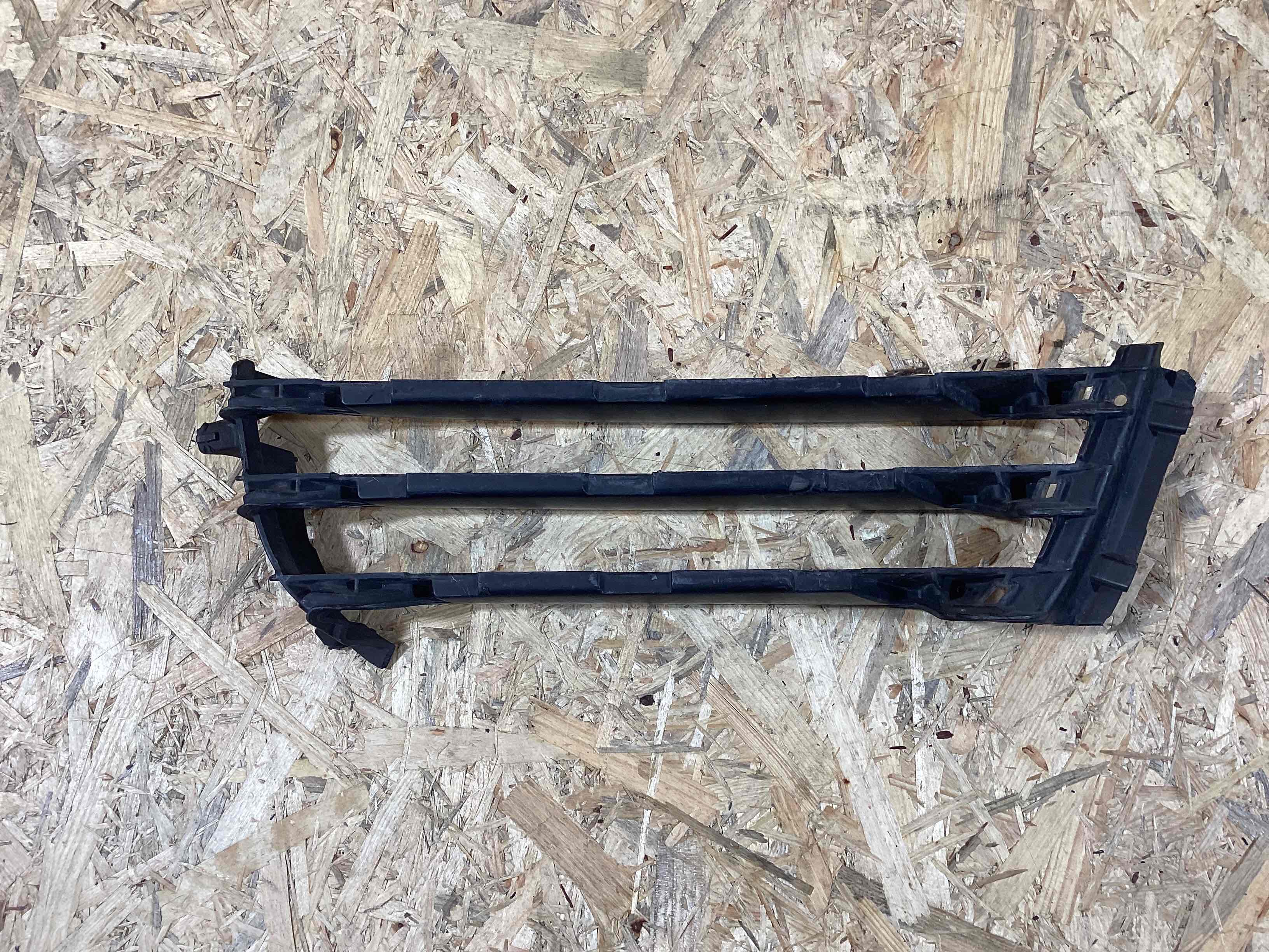 Заглушка, вставка (решетка) в бампер Porsche Panamera 100426-104