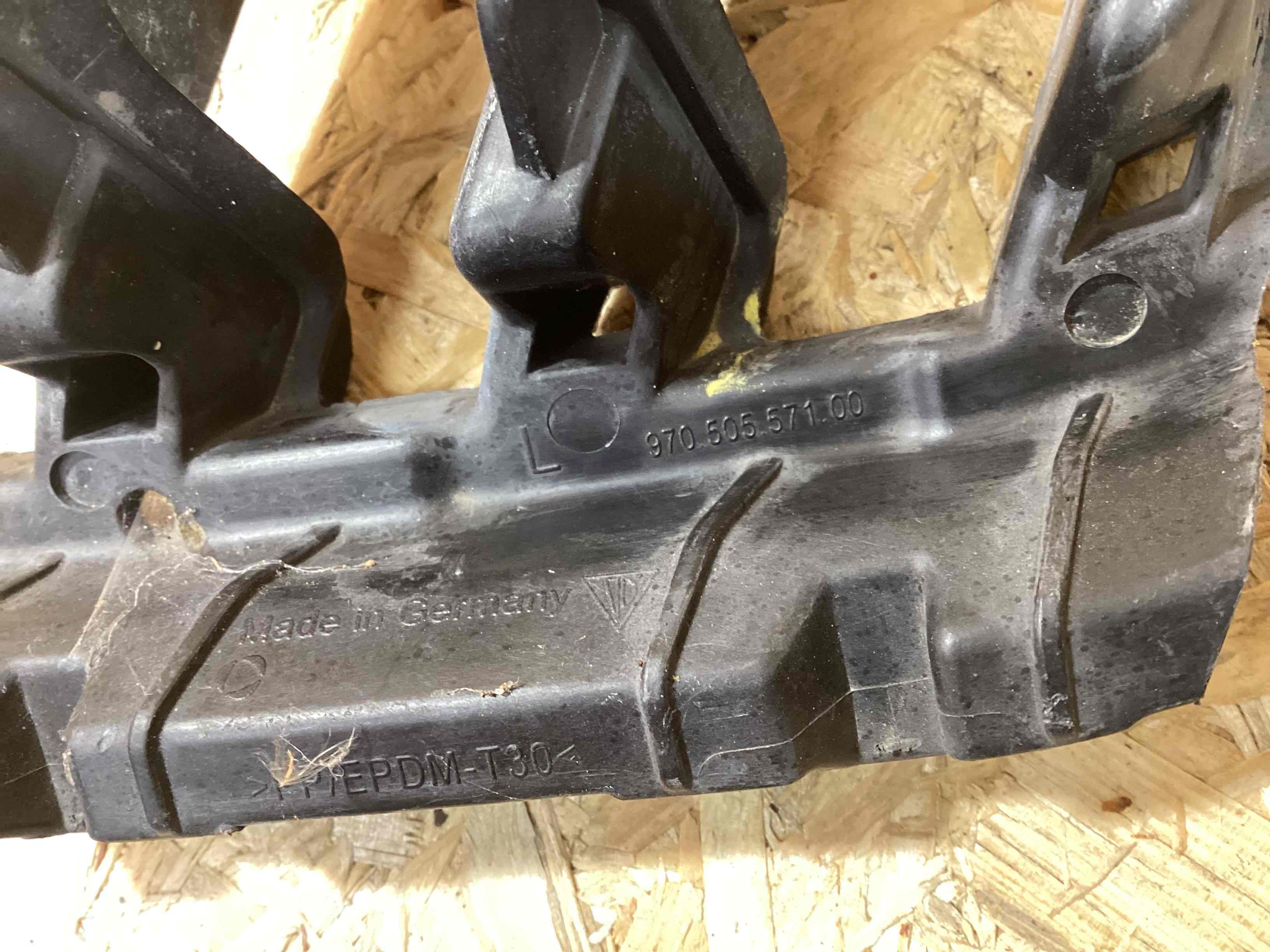 Заглушка, вставка (решетка) в бампер Porsche Panamera 100426-104