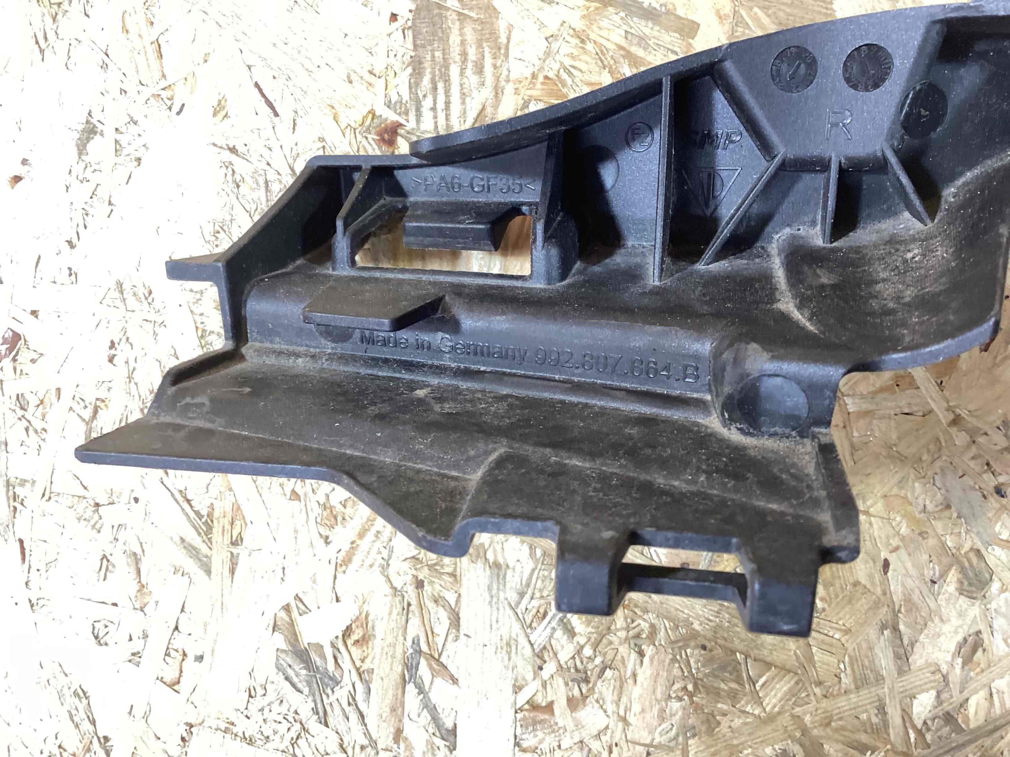 Крепление бампера Porsche 911 100426-106