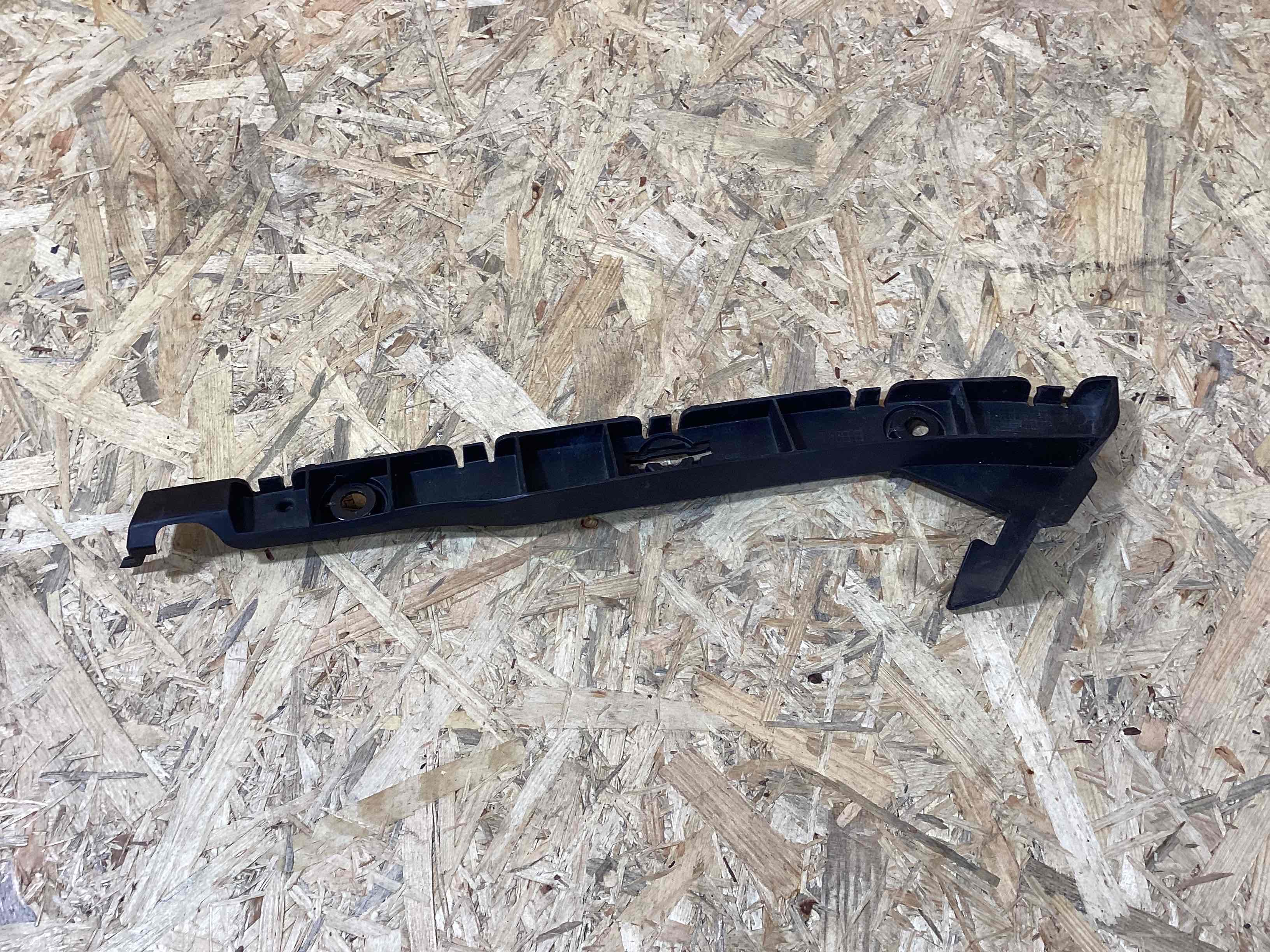 Крепление бампера Porsche Boxster 718 100426-107