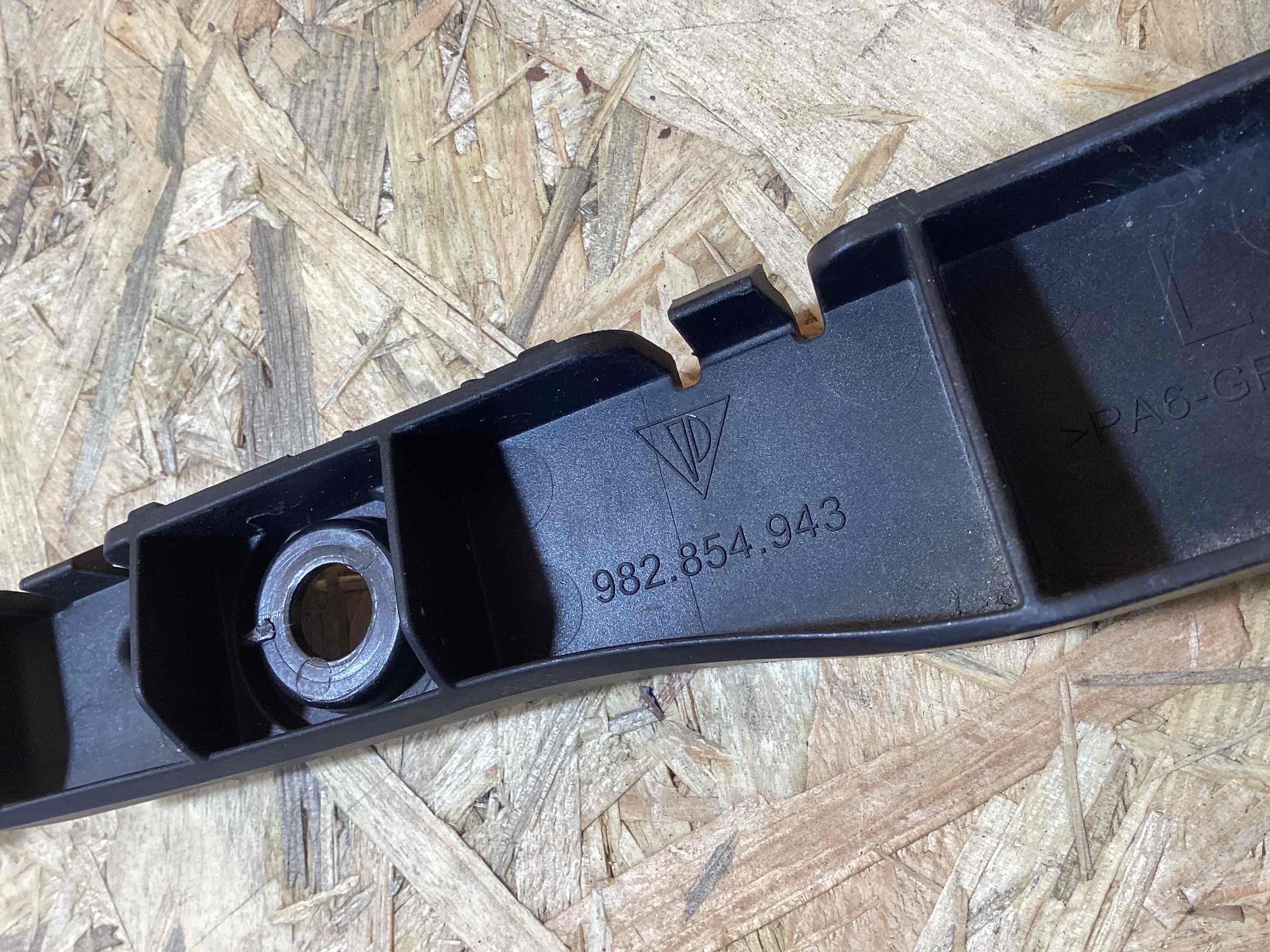 Крепление бампера Porsche Boxster 718 100426-107