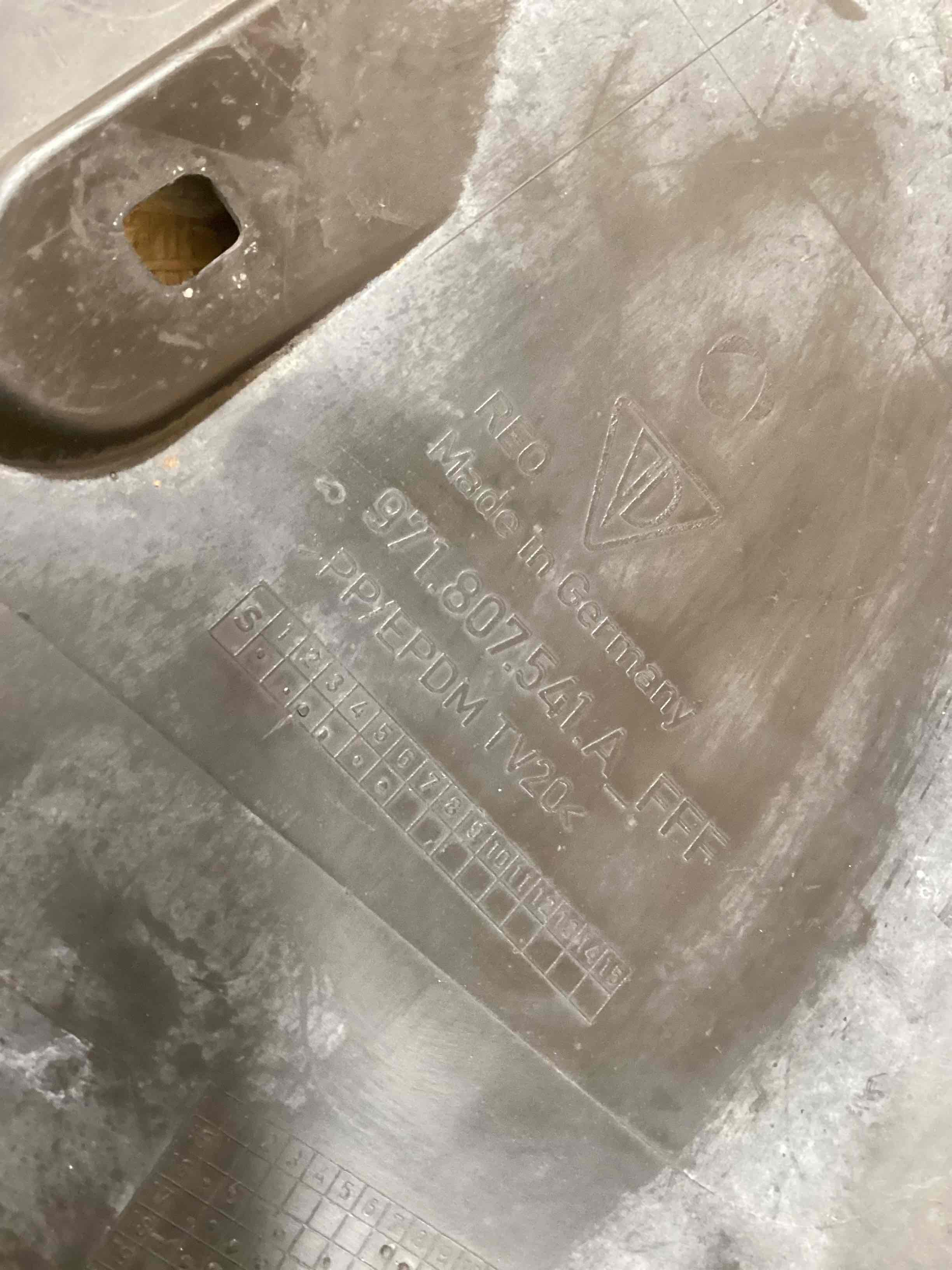 Юбка бампера нижняя Porsche Panamera 100426-113