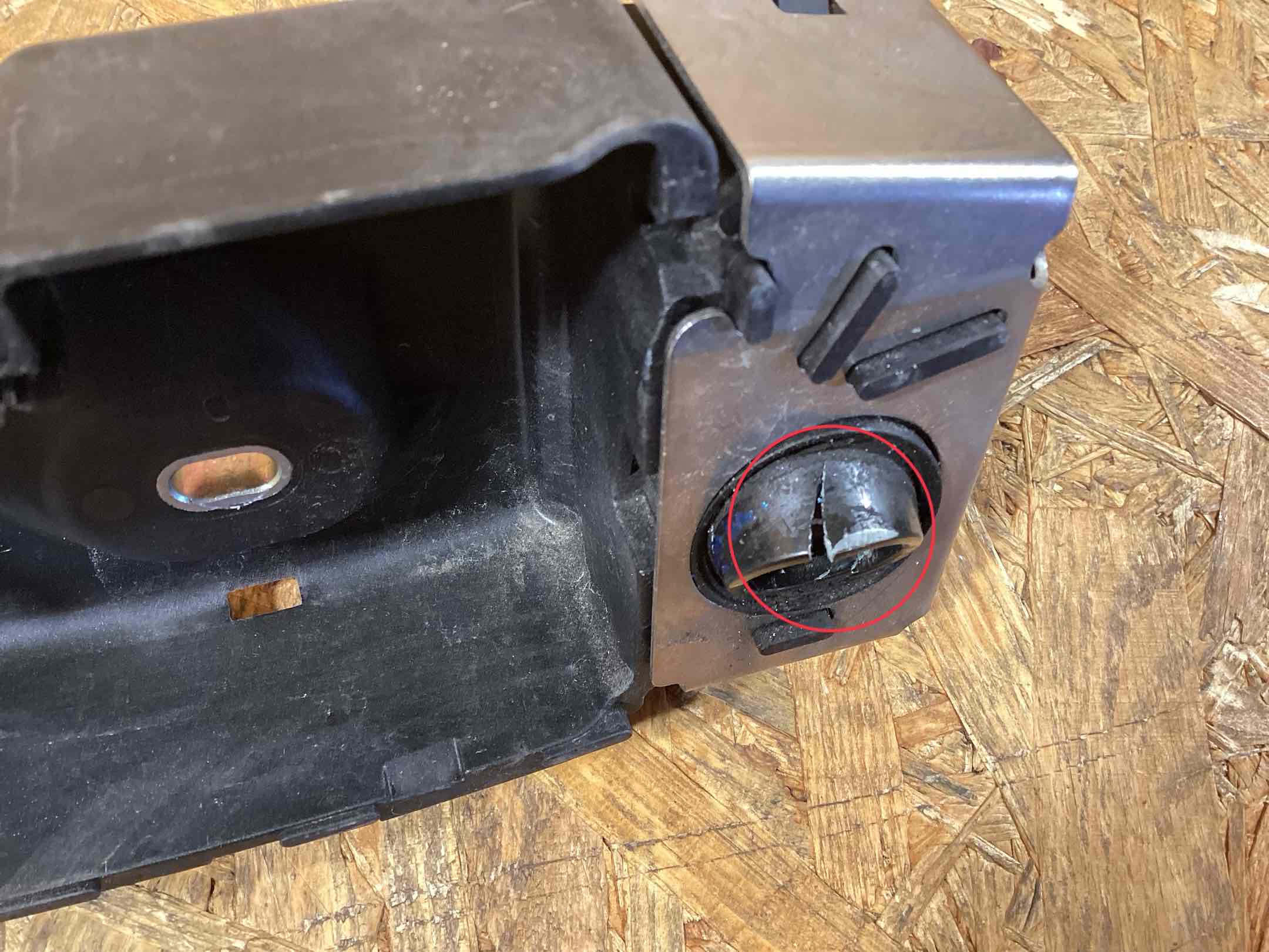 Замок двери передней левой Porsche 911 100326-103