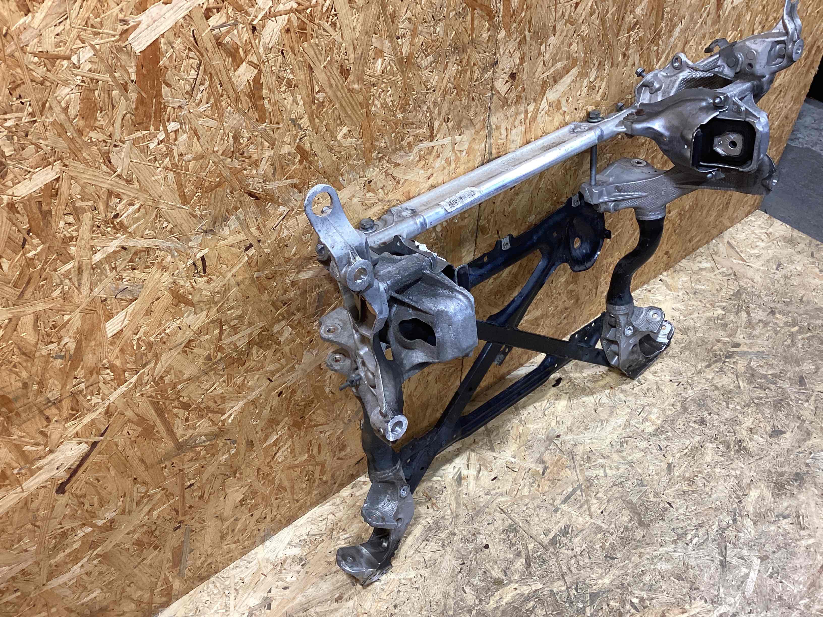 Балка подвески передняя (подрамник) Porsche Macan 101125-103