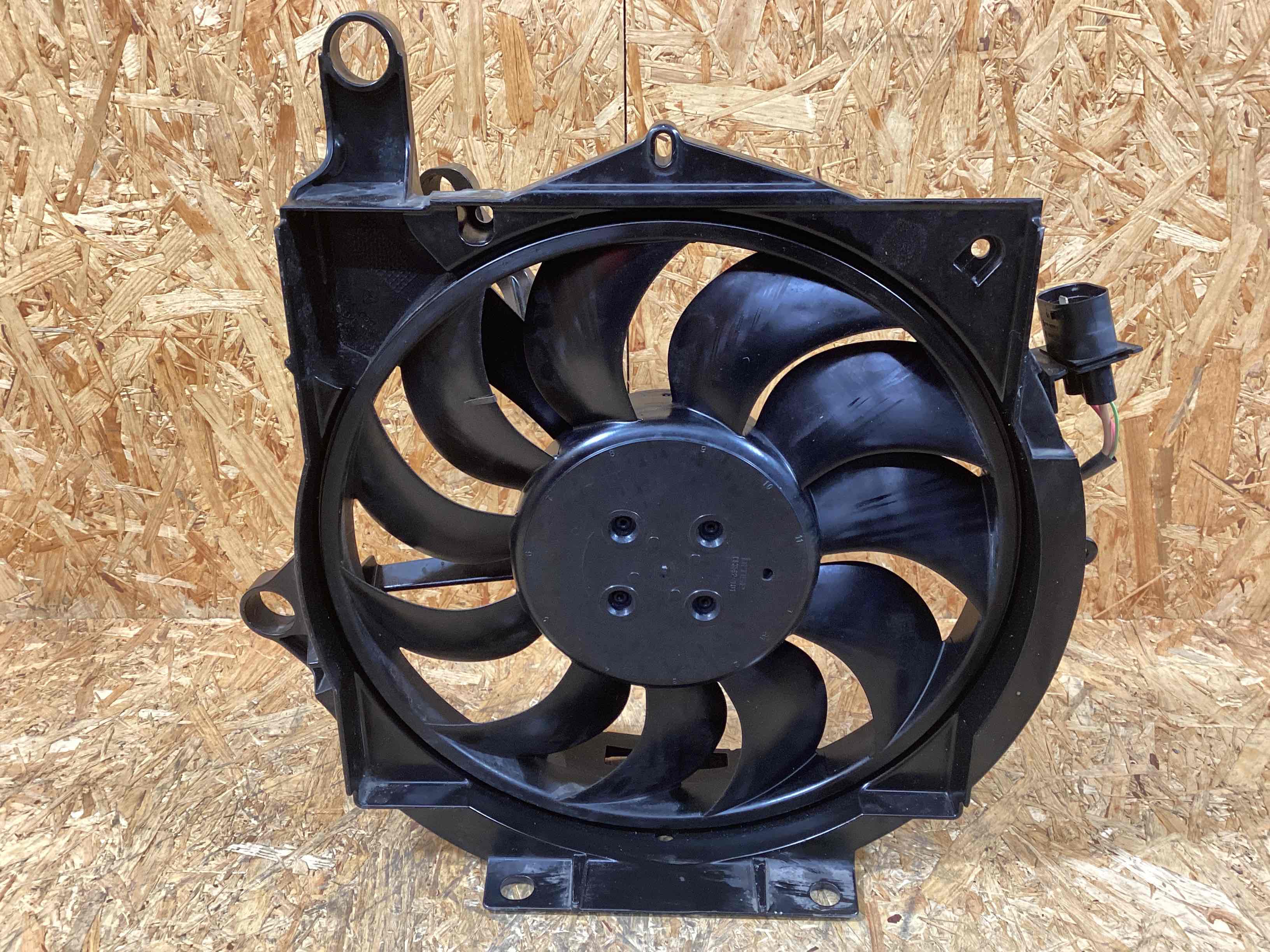 Вентилятор радиатора, вентиляторы Porsche Taycan 101125-108