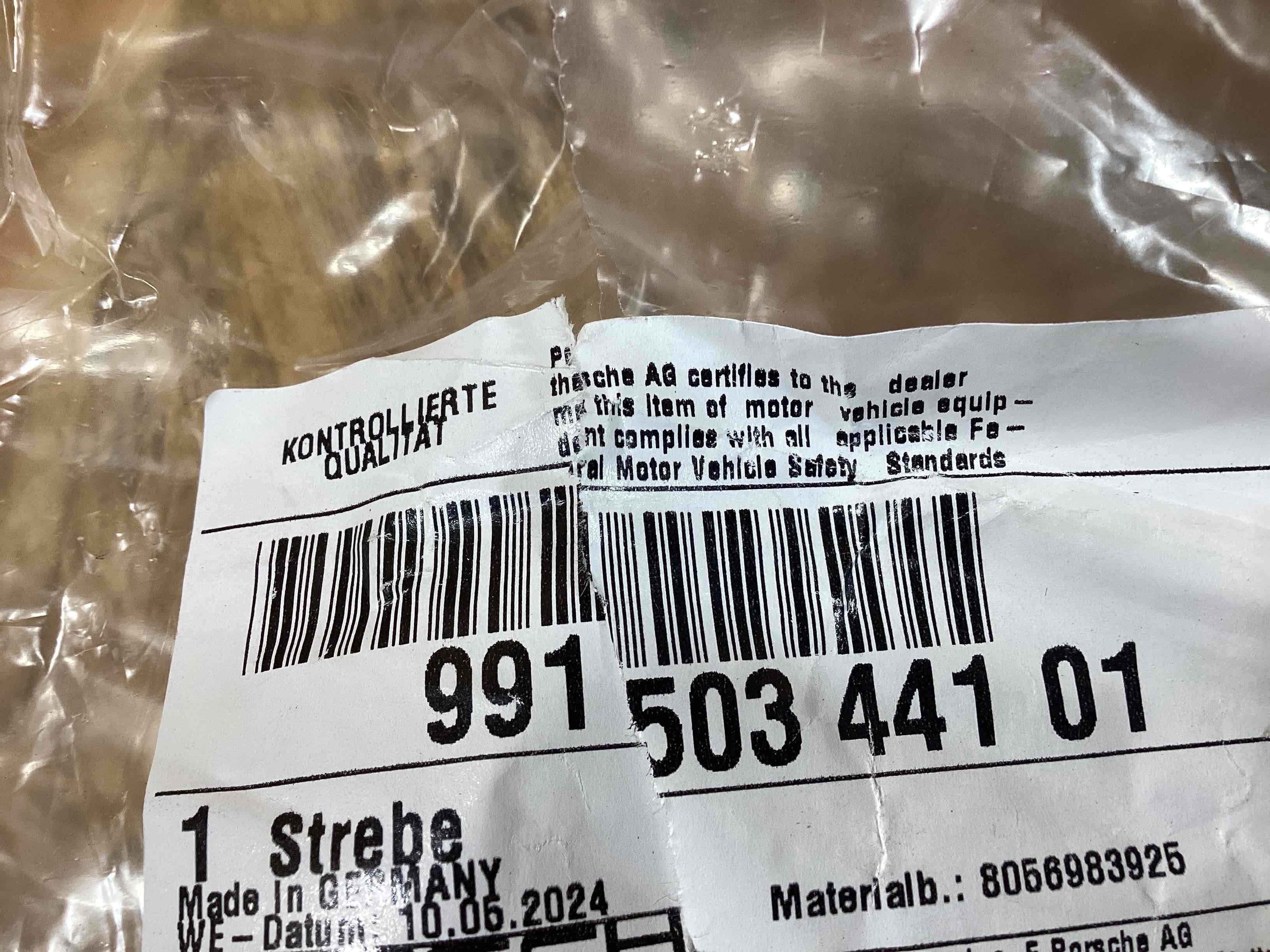 Крепление крыла Porsche 911 101125-117