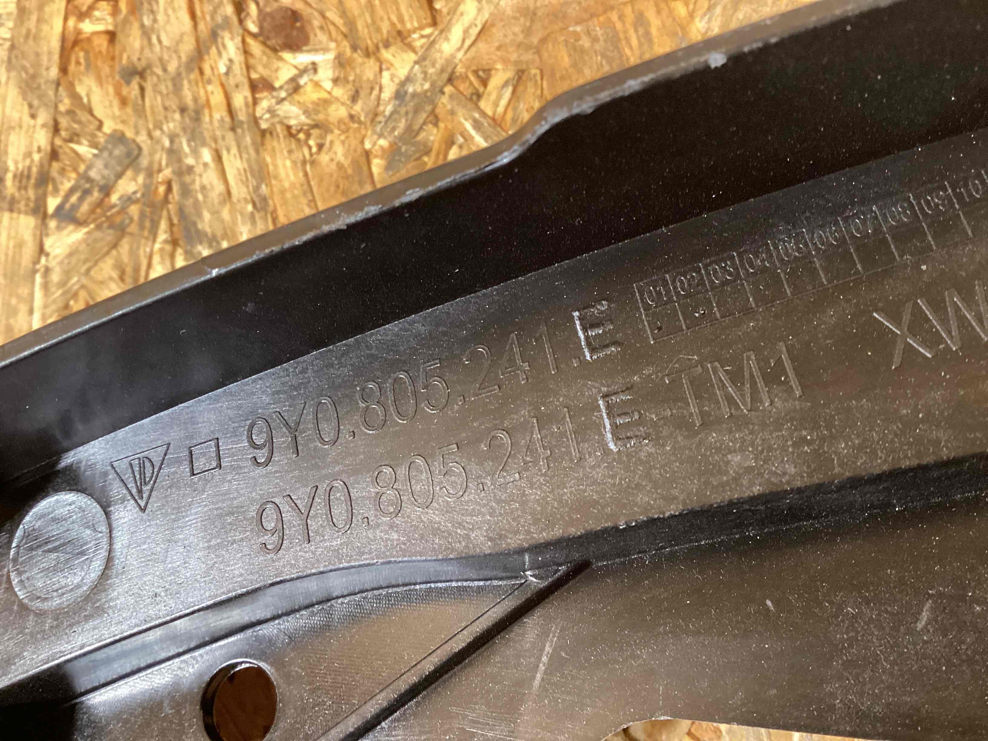 Опора радиатора, крепление/кронштейн, уплотнитель радиатора Porsche Cayenne 101225-112