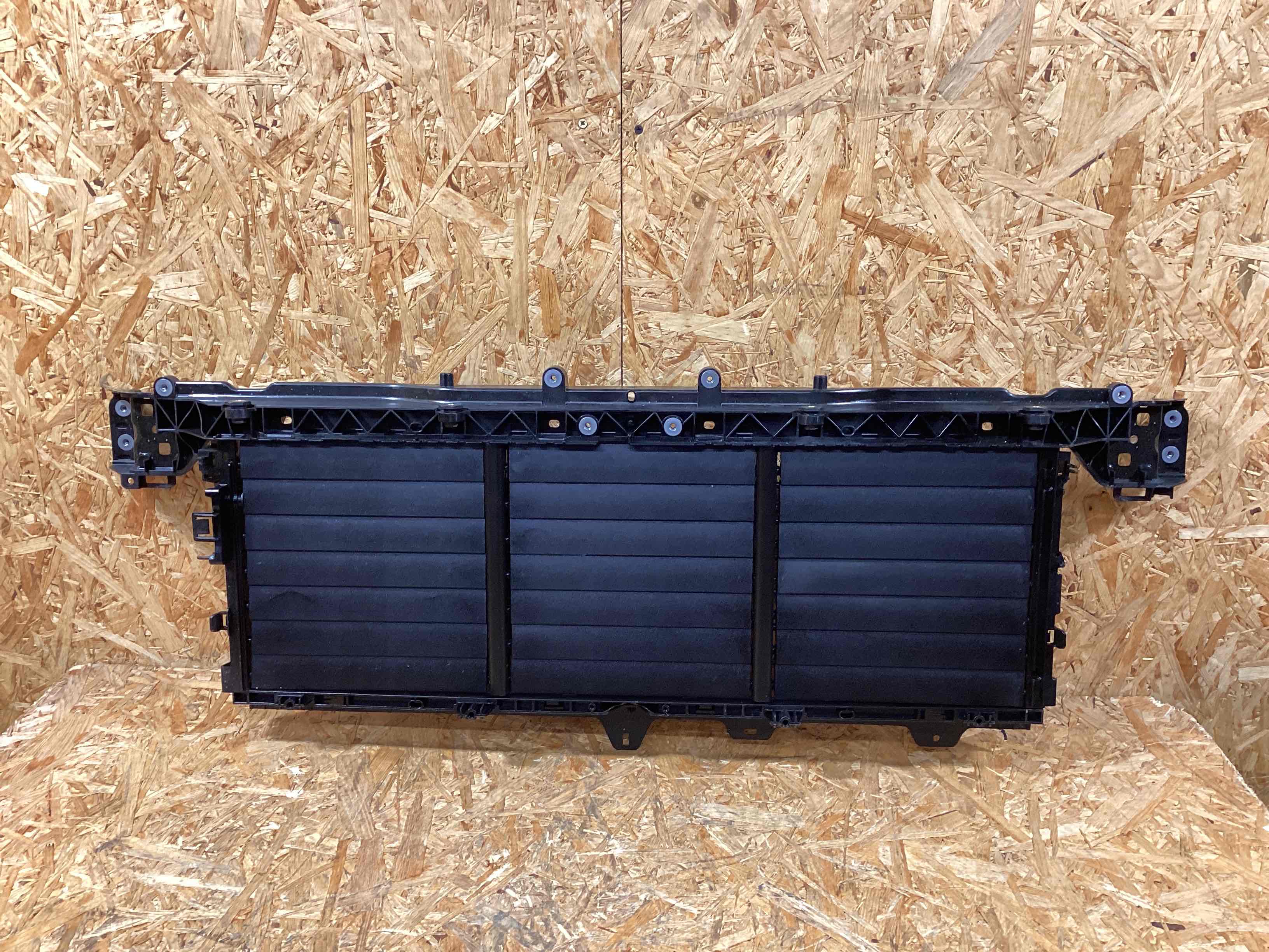 Жалюзи радиатора Porsche Cayenne 101225-117