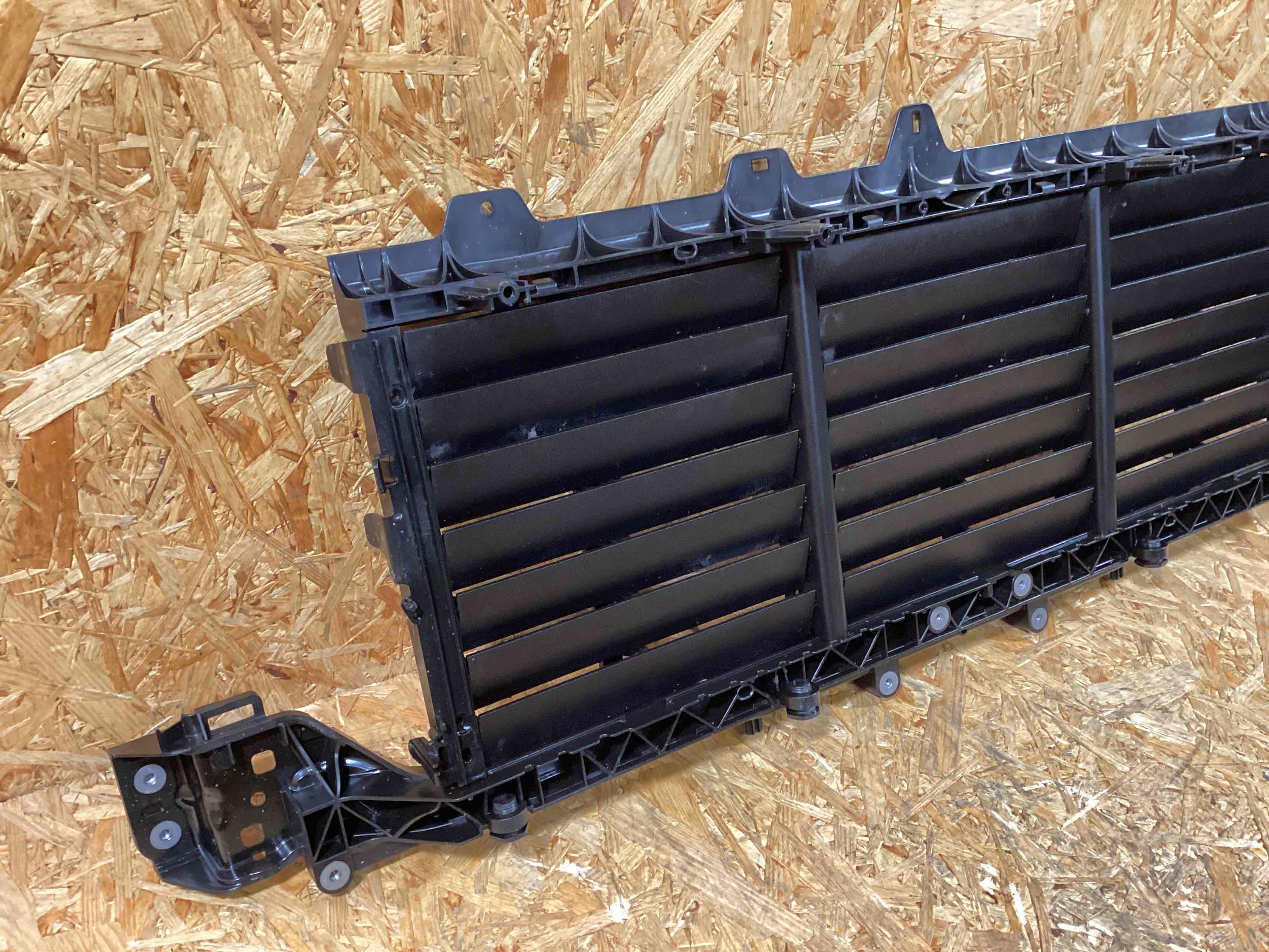 Жалюзи радиатора Porsche Cayenne 101225-119