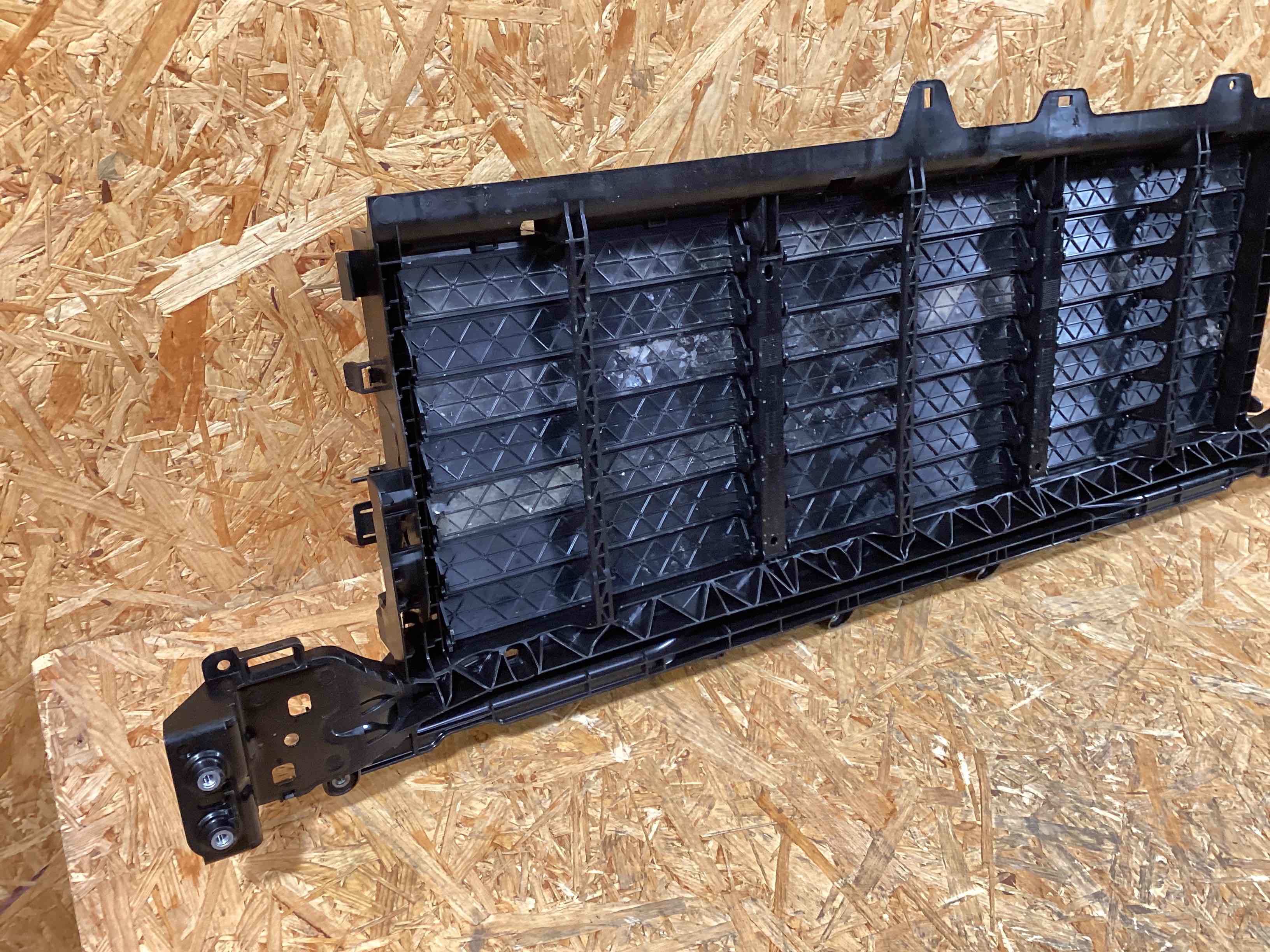 Жалюзи радиатора Porsche Cayenne 101225-119