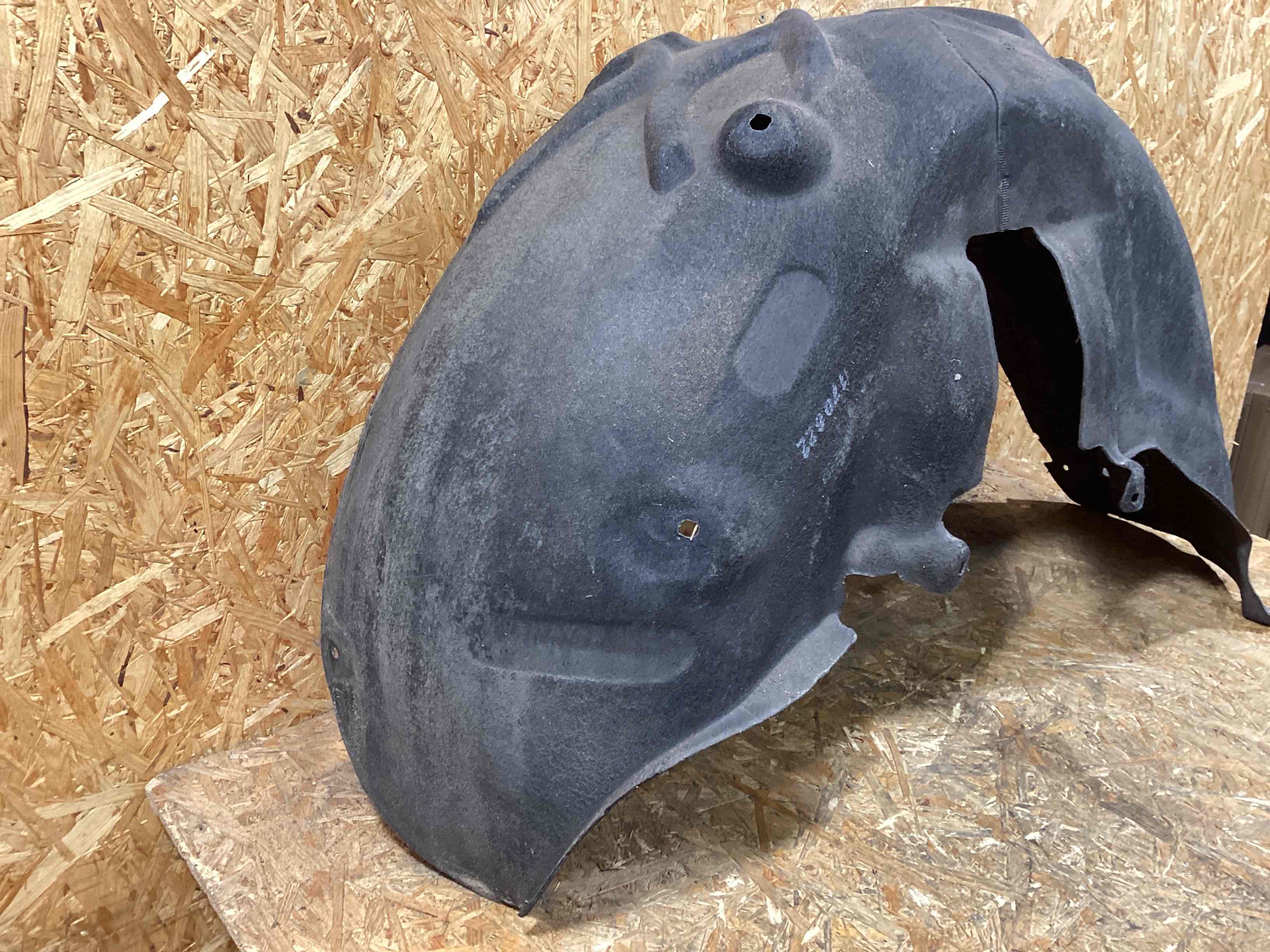 Защита арок задняя левая (подкрылок) Porsche Macan 110226-106