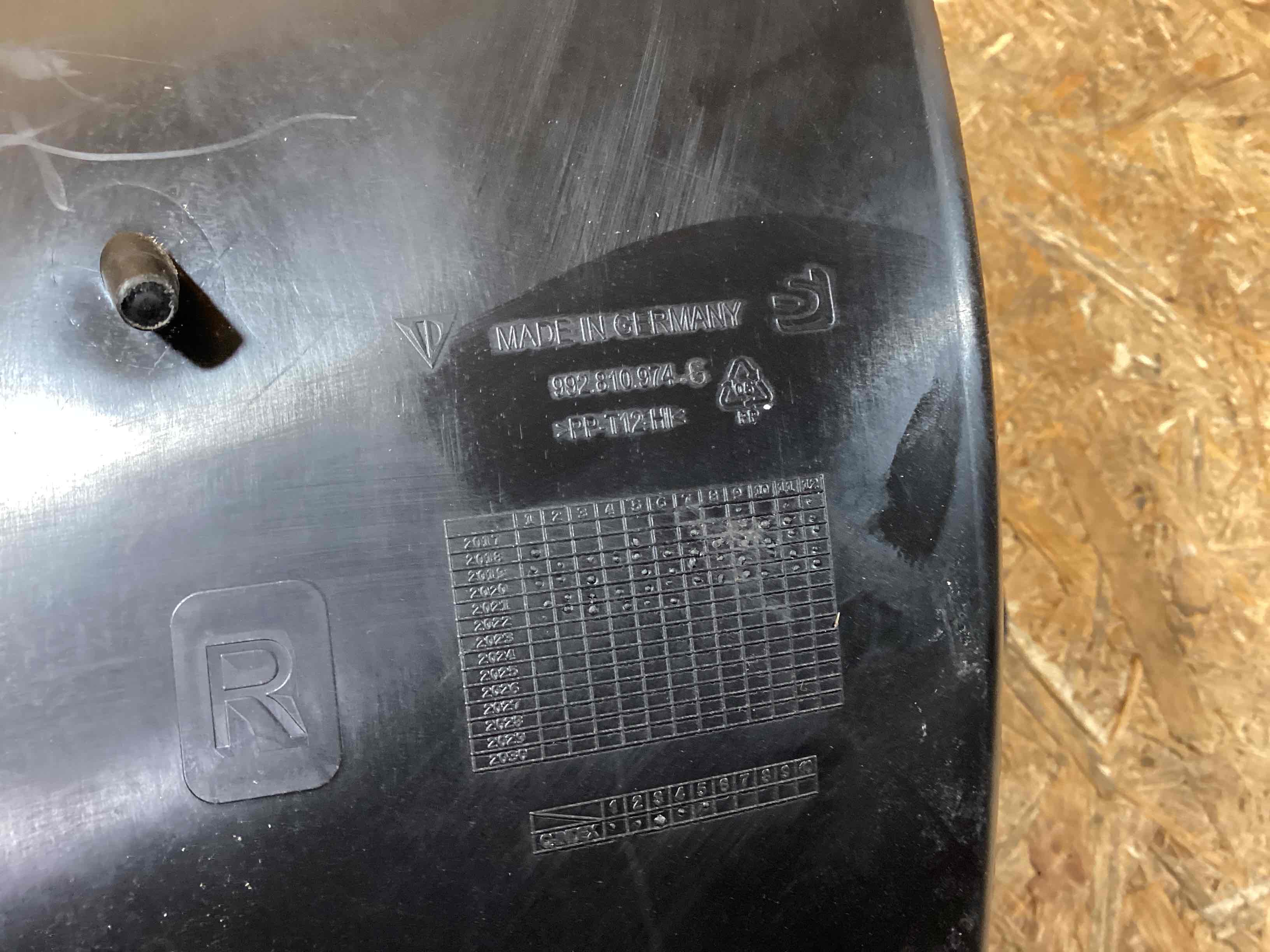 Защита арок задняя правая (подкрылок) Porsche 911 110226-107