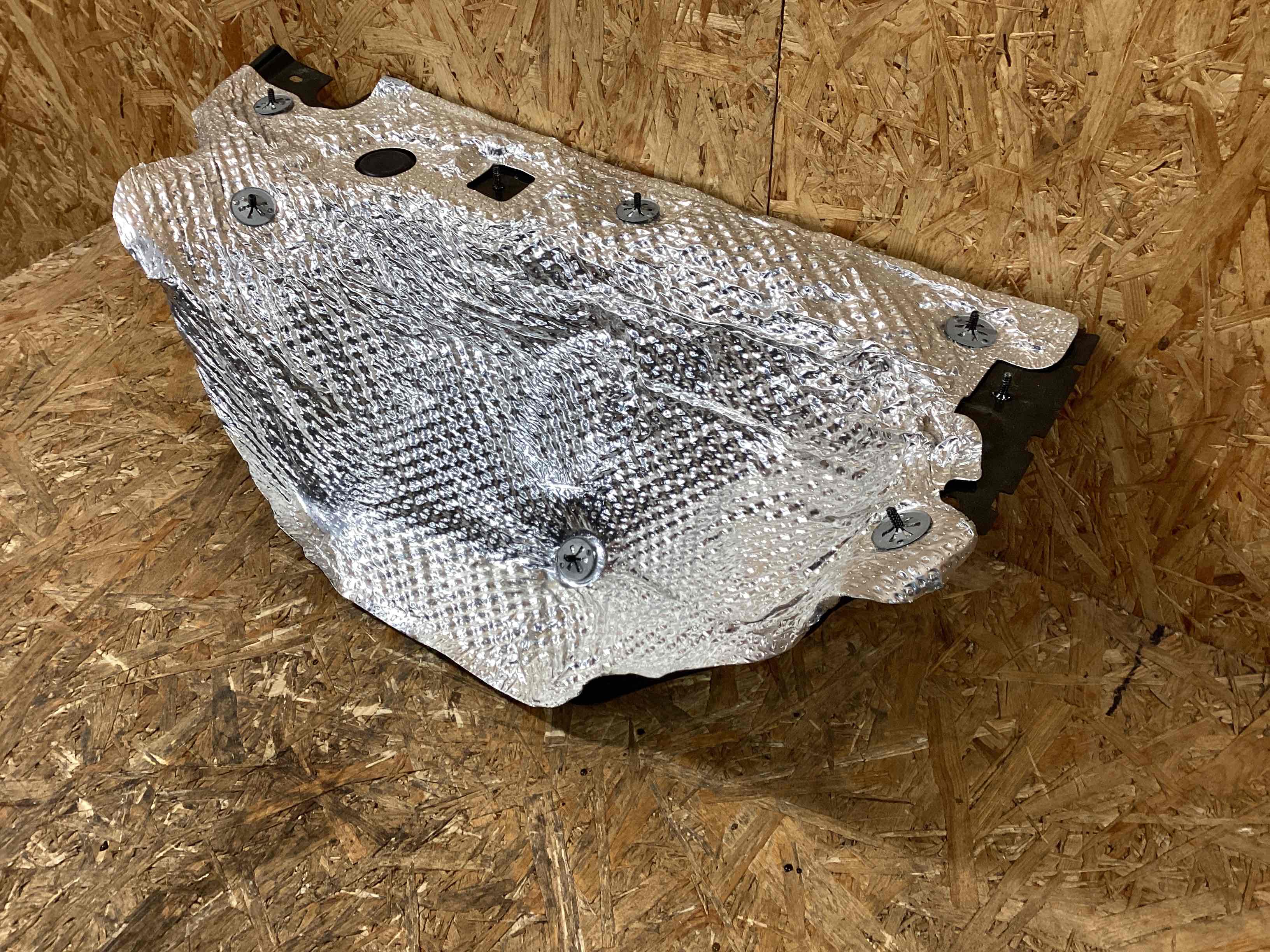 Теплоэкран, пластиковые изоляторы Porsche Macan 110226-112