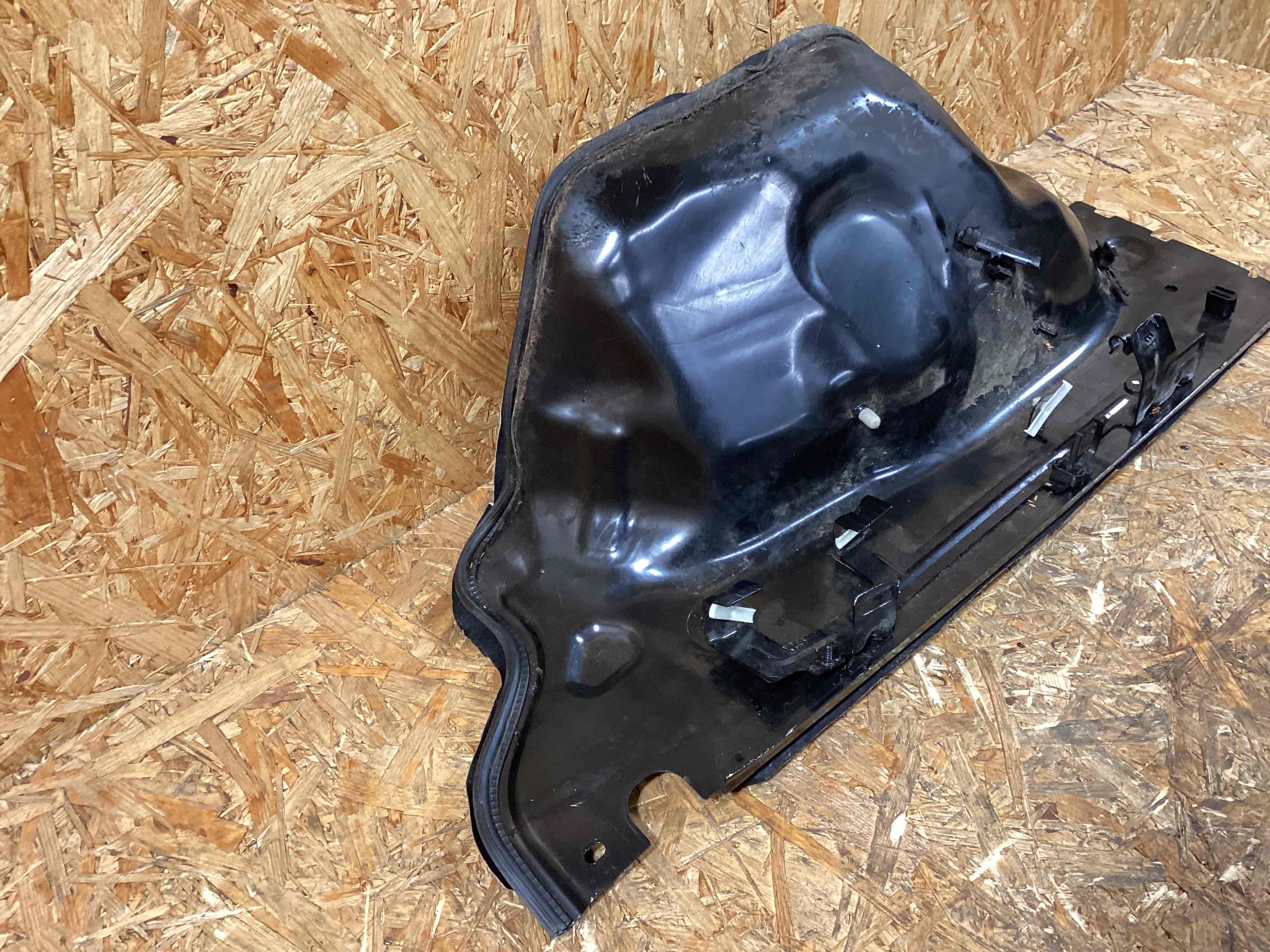 Теплоэкран, пластиковые изоляторы Porsche Macan 110226-112