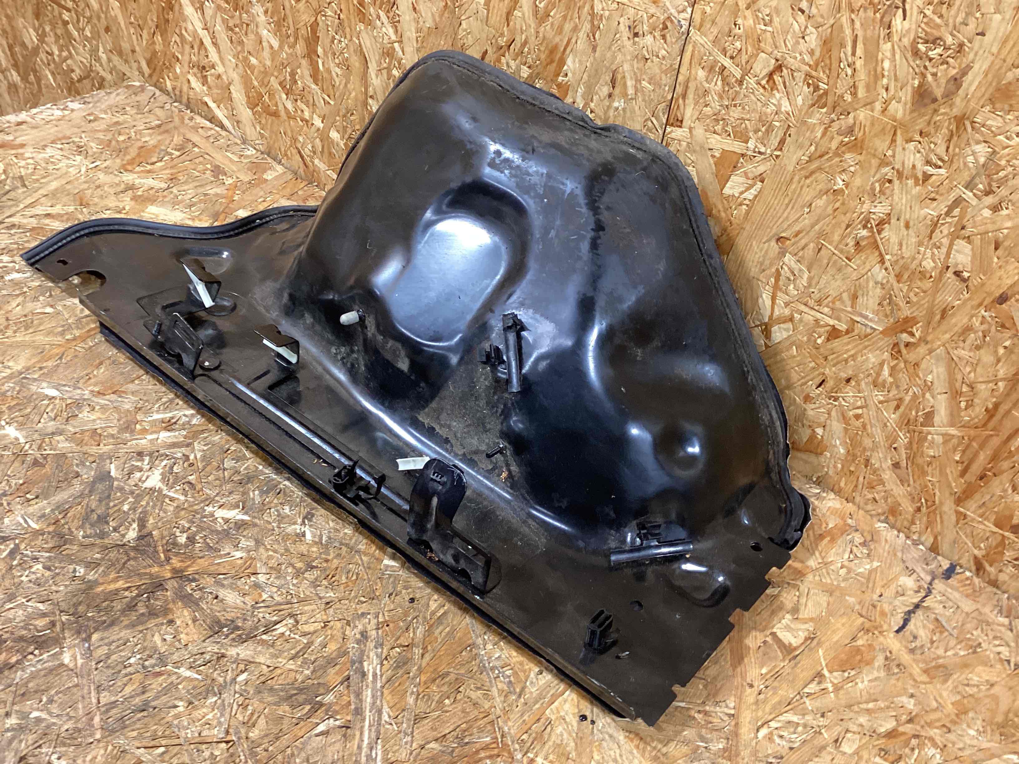 Теплоэкран, пластиковые изоляторы Porsche Macan 110226-112