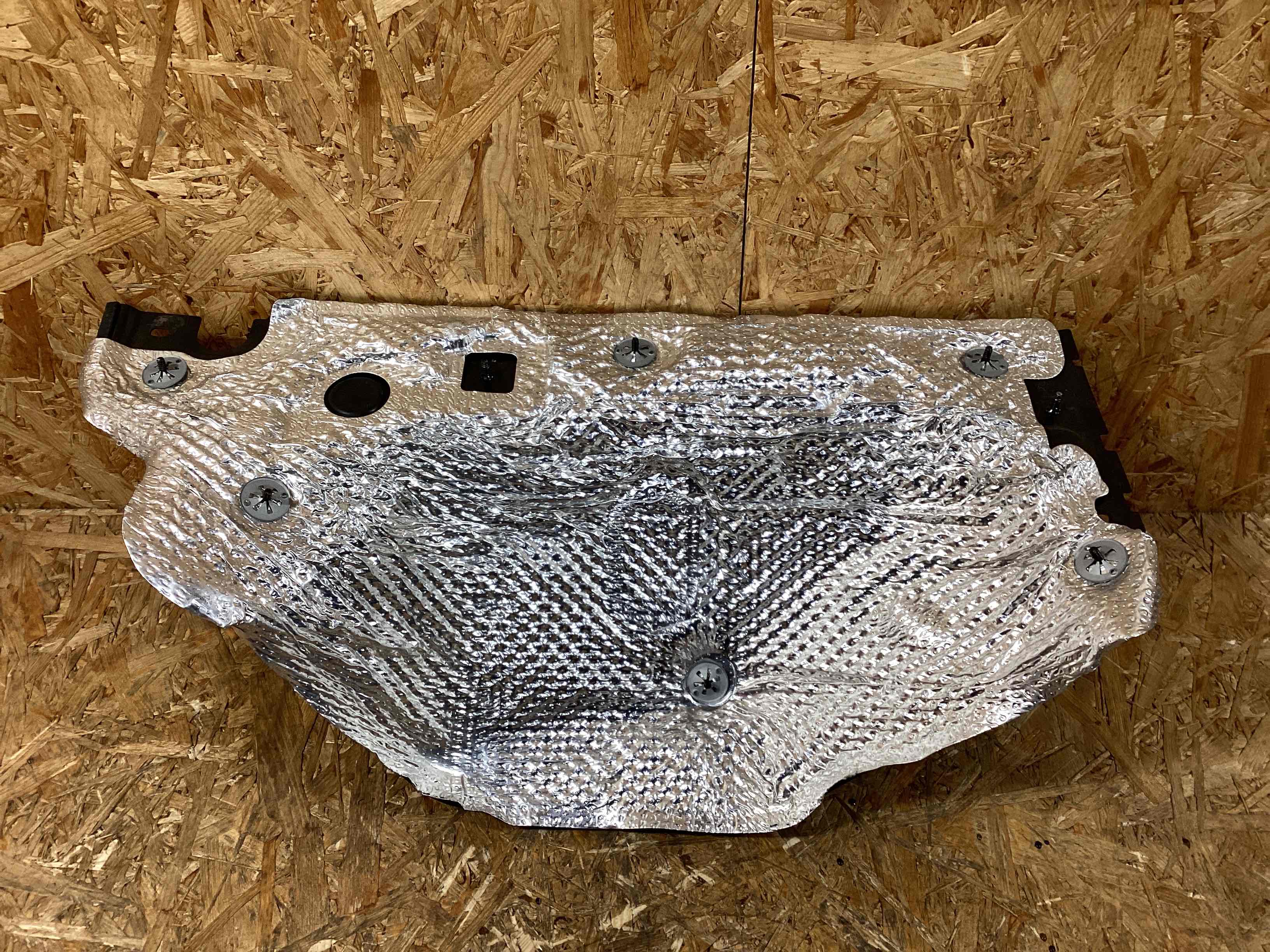 Теплоэкран, пластиковые изоляторы Porsche Macan 110226-112