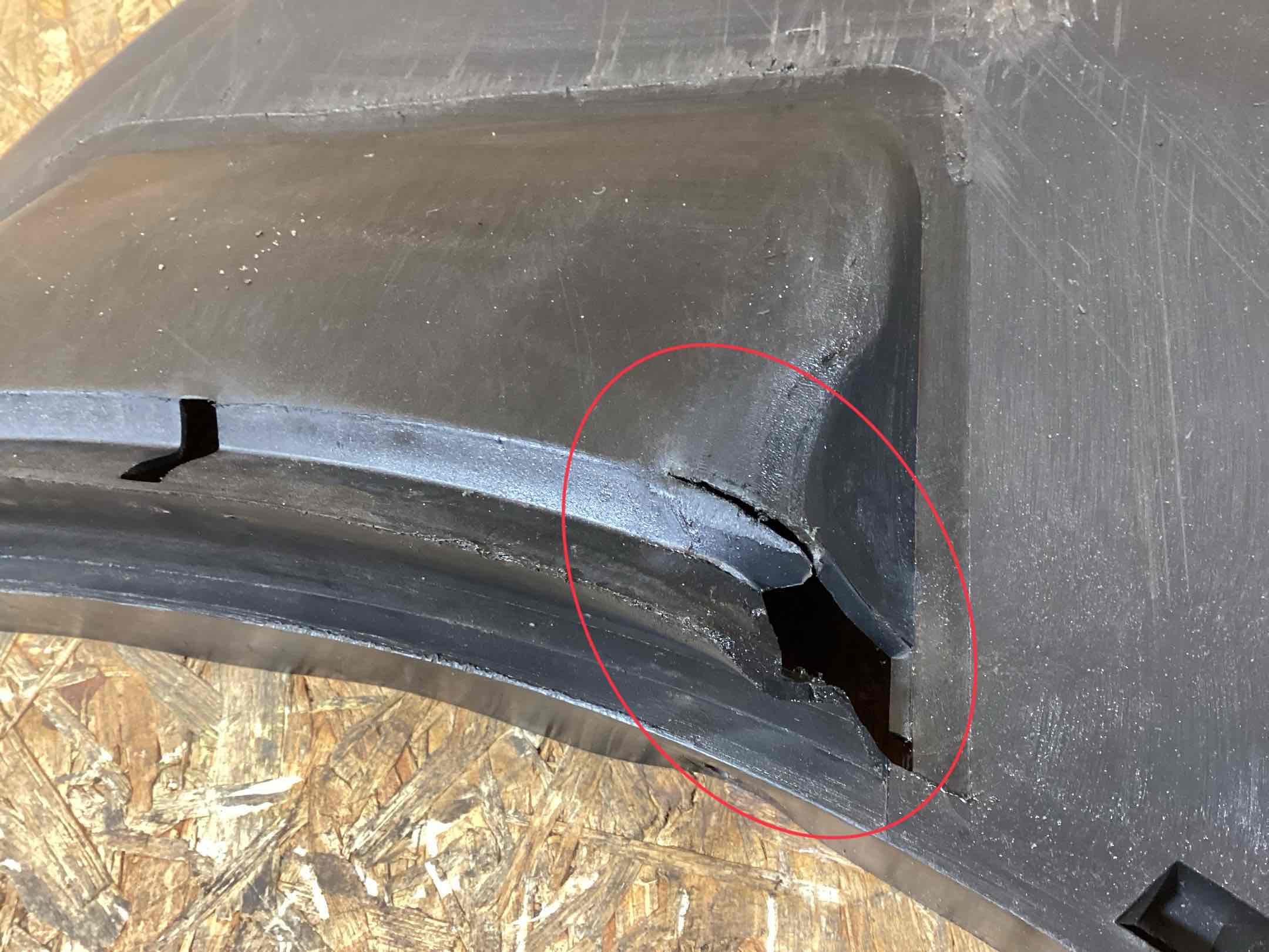 Защита арок передняя правая (подкрылок) Porsche Taycan 110226-115