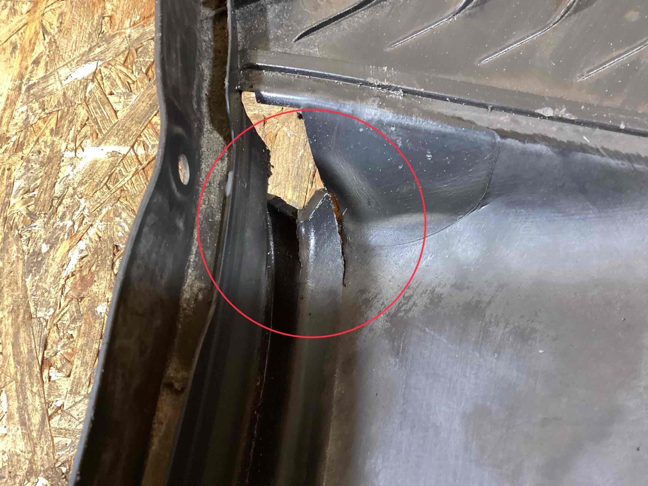 Защита арок передняя правая (подкрылок) Porsche Taycan 110226-115