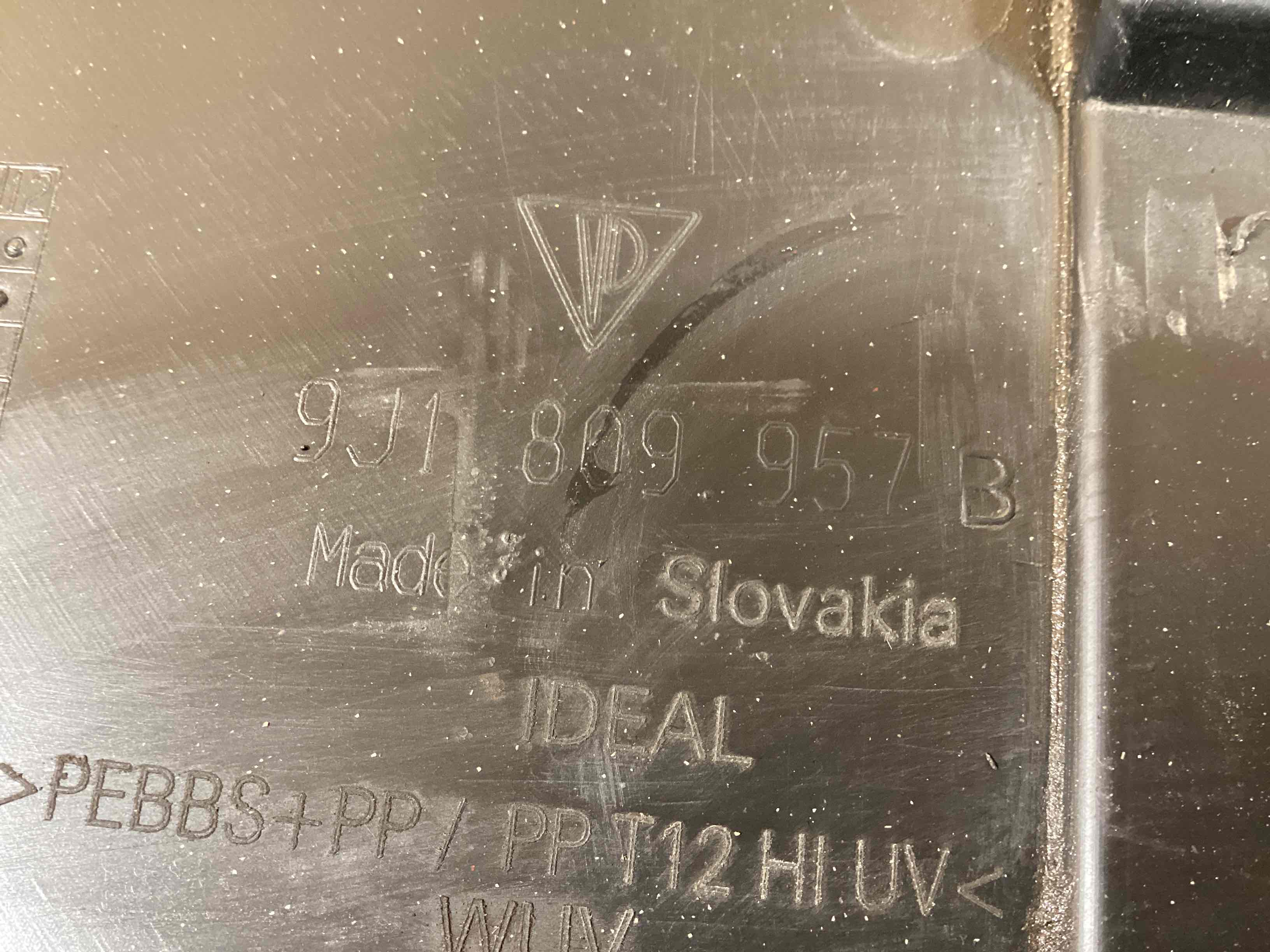 Защита арок передняя левая (подкрылок) Porsche Taycan 110226-116