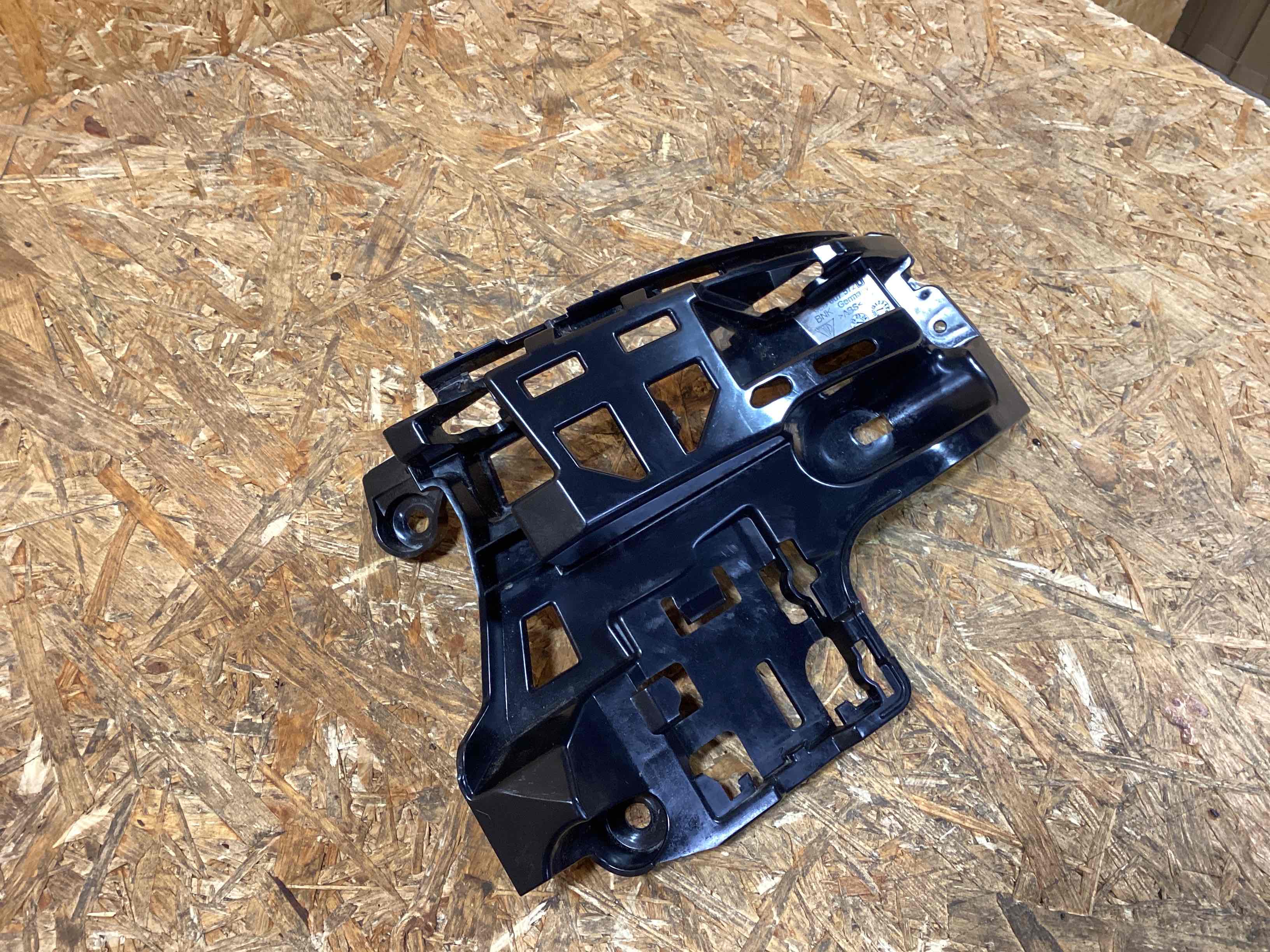 Крепление бампера Porsche Macan 110226-122