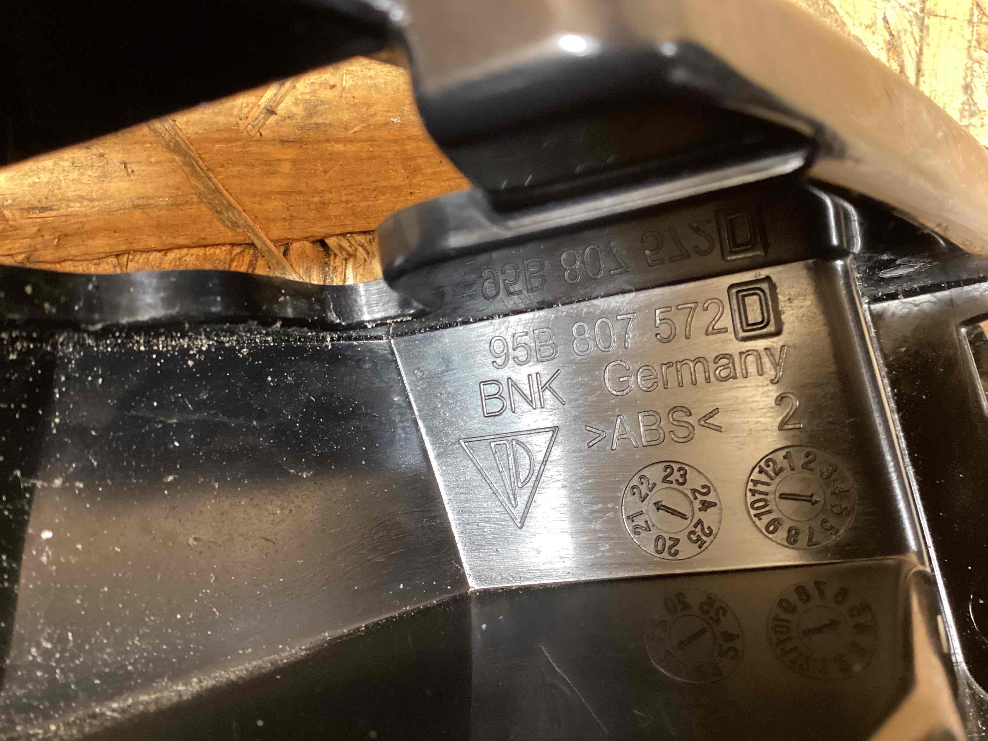 Крепление бампера Porsche Macan 110226-122