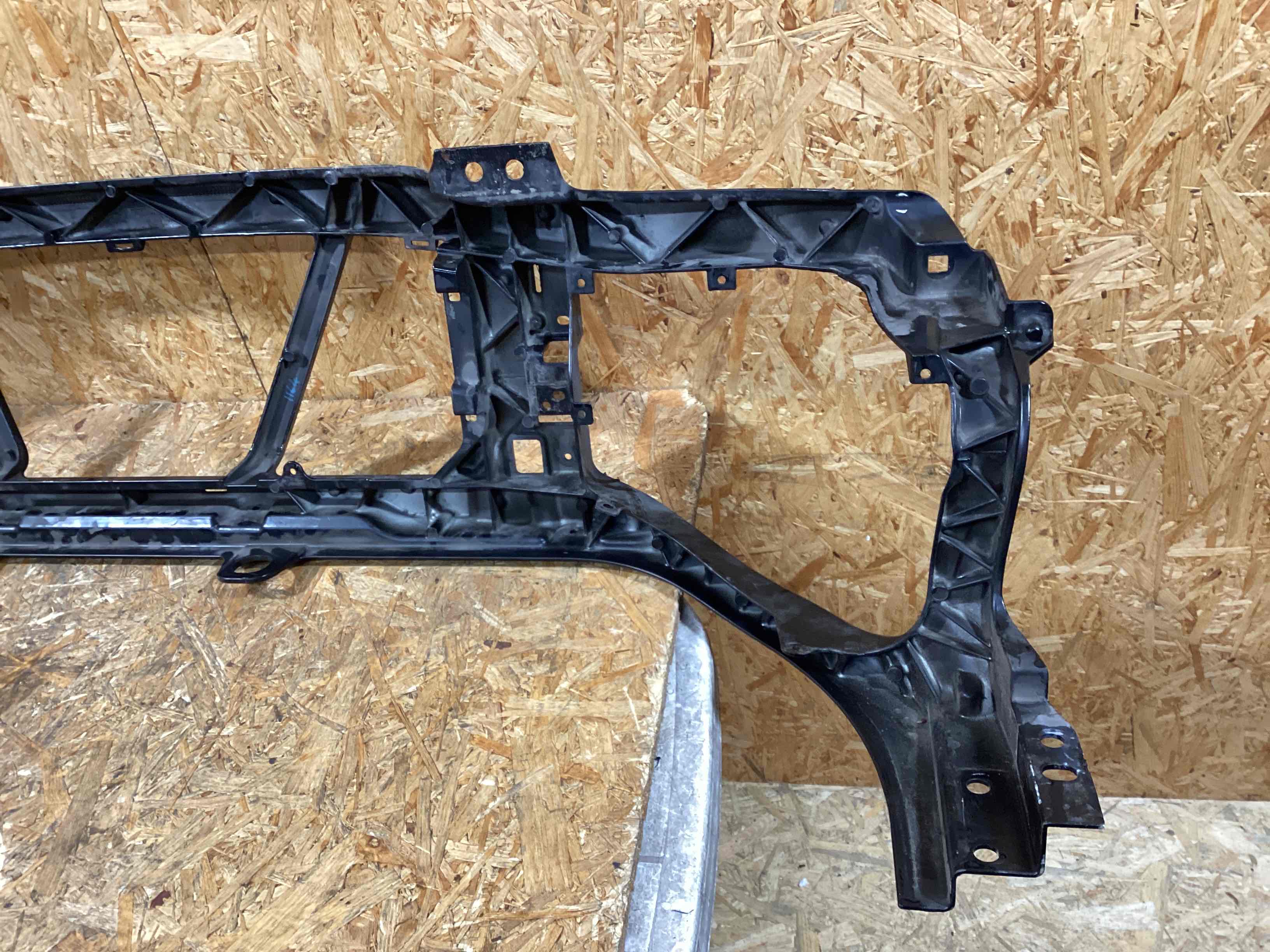 Передняя панель крепления облицовки (телевизор) Land Rover Range Rover Sport L494 110226-126