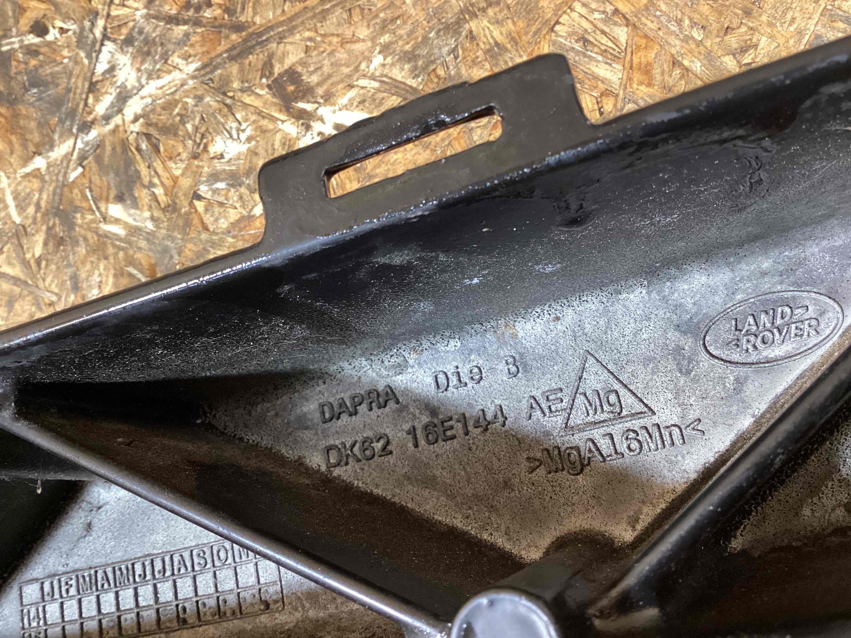 Передняя панель крепления облицовки (телевизор) Land Rover Range Rover Sport L494 110226-126