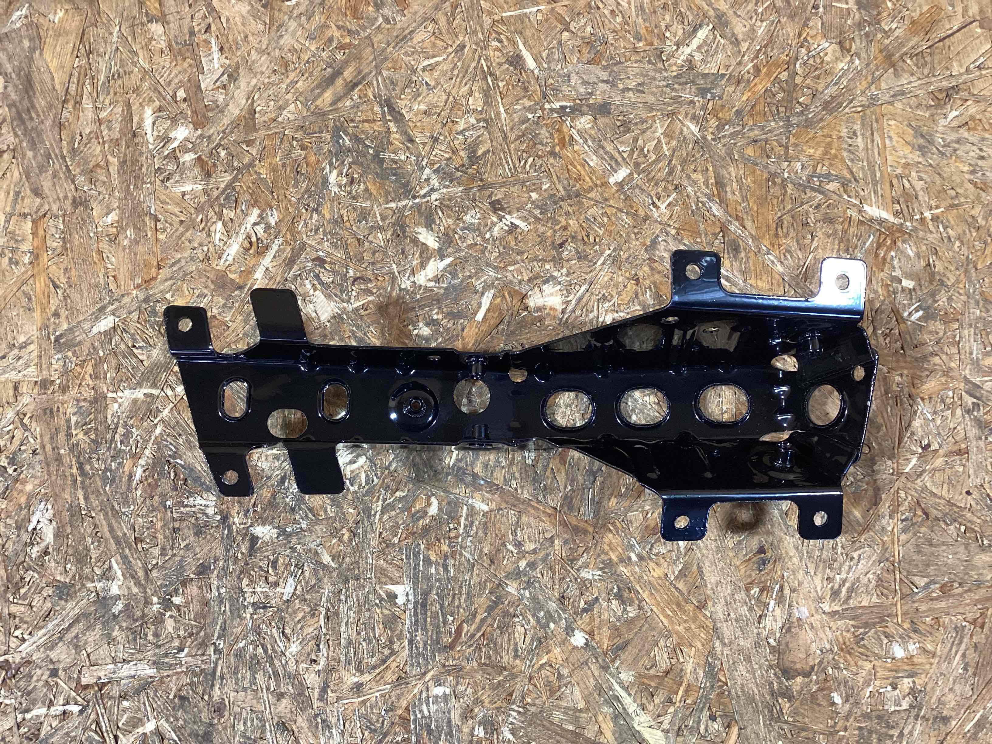 Крепление крыла Porsche Panamera 110326-110